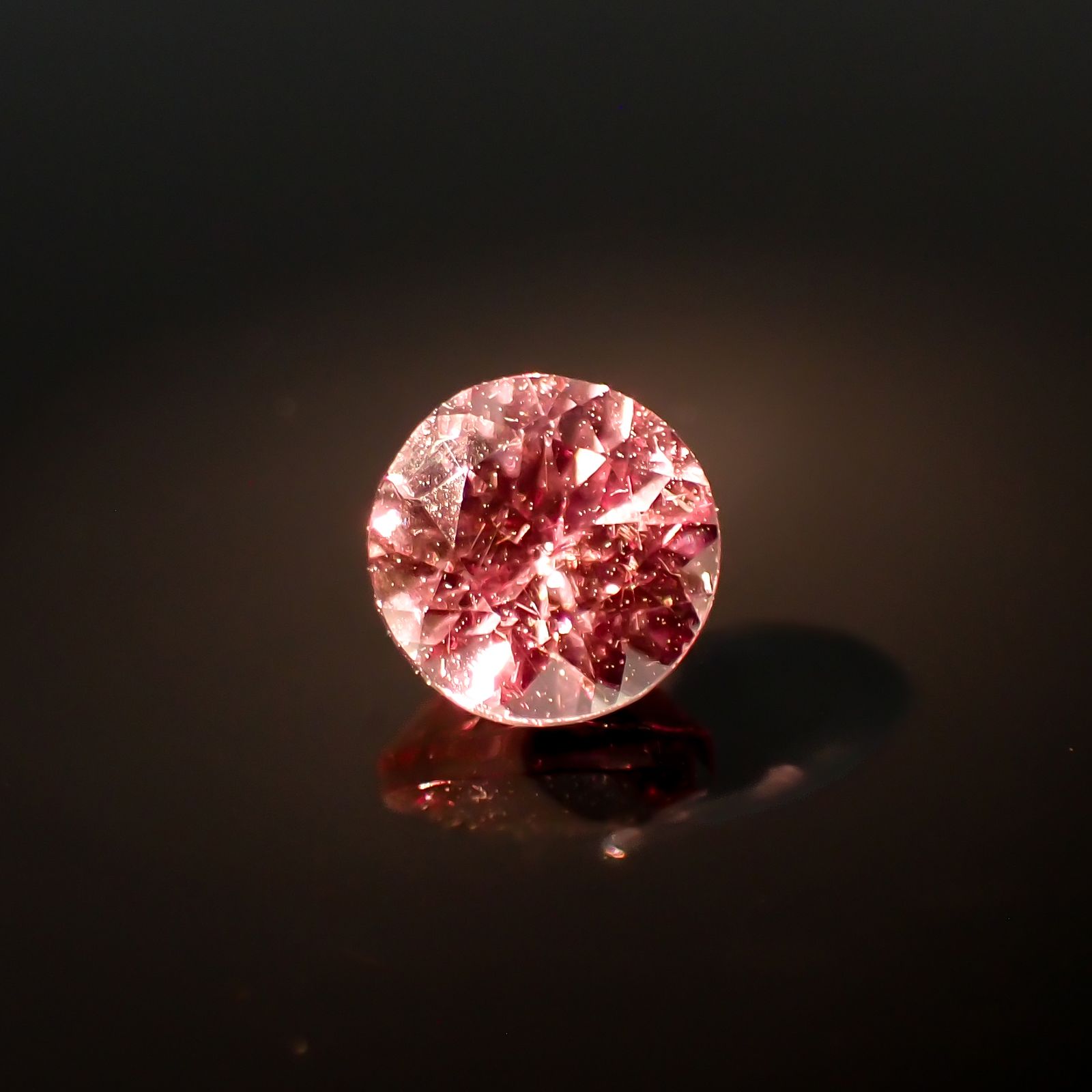 ドラゴンガーネット タンザニア産 0.68ct[230923313]5.1x5mm前後