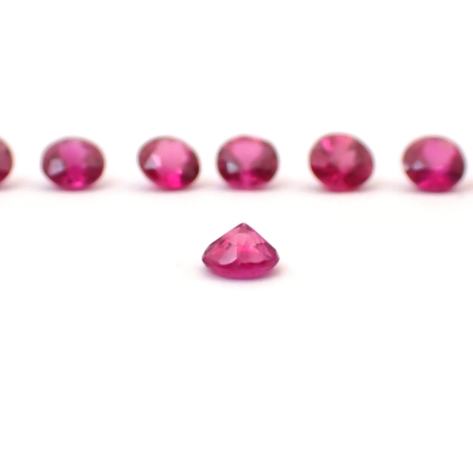 ルビー 9個セット タイ/モザンビーク産 0.50ct(9pcs合計) / 2.2x2.2mm前後 [260532281]