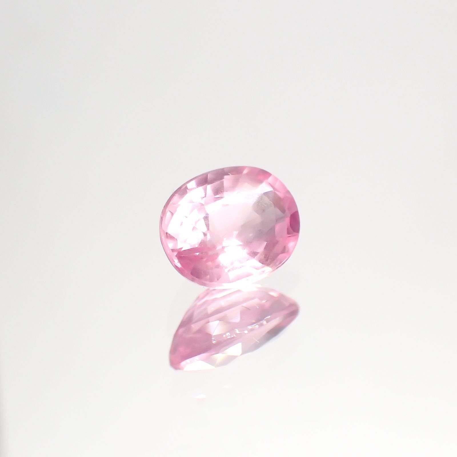 シルキーピンクスピネル(宝石名ピンク・スピネル) タンザニア産 0.74ct 識別済[240212893]6.1×4.8mm前後