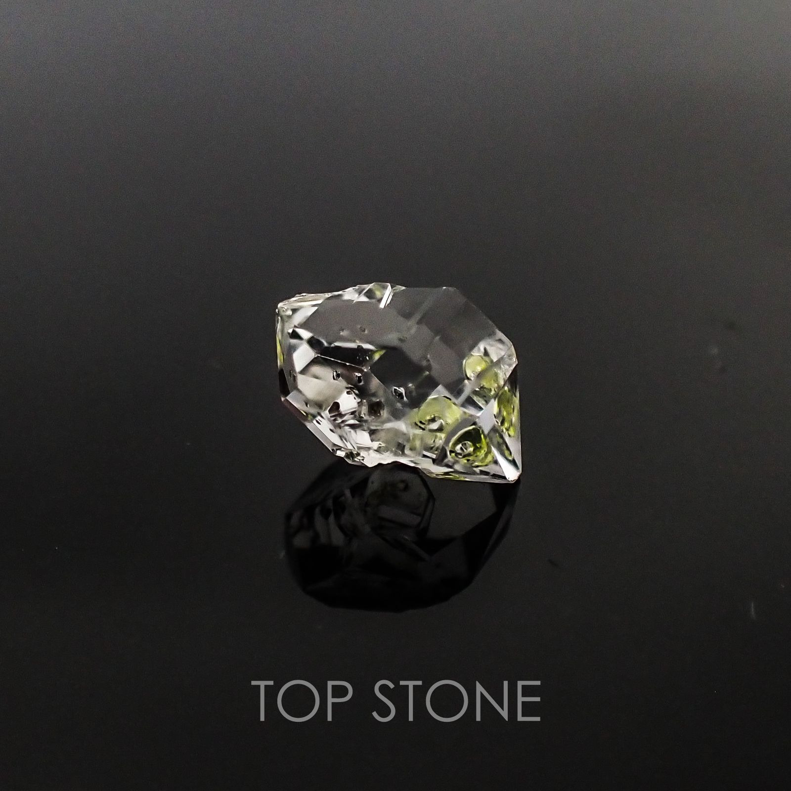 オイルインクォーツ パキスタン産 原石・結晶 2.4ct[20117530]10.2×7.3mm前後
