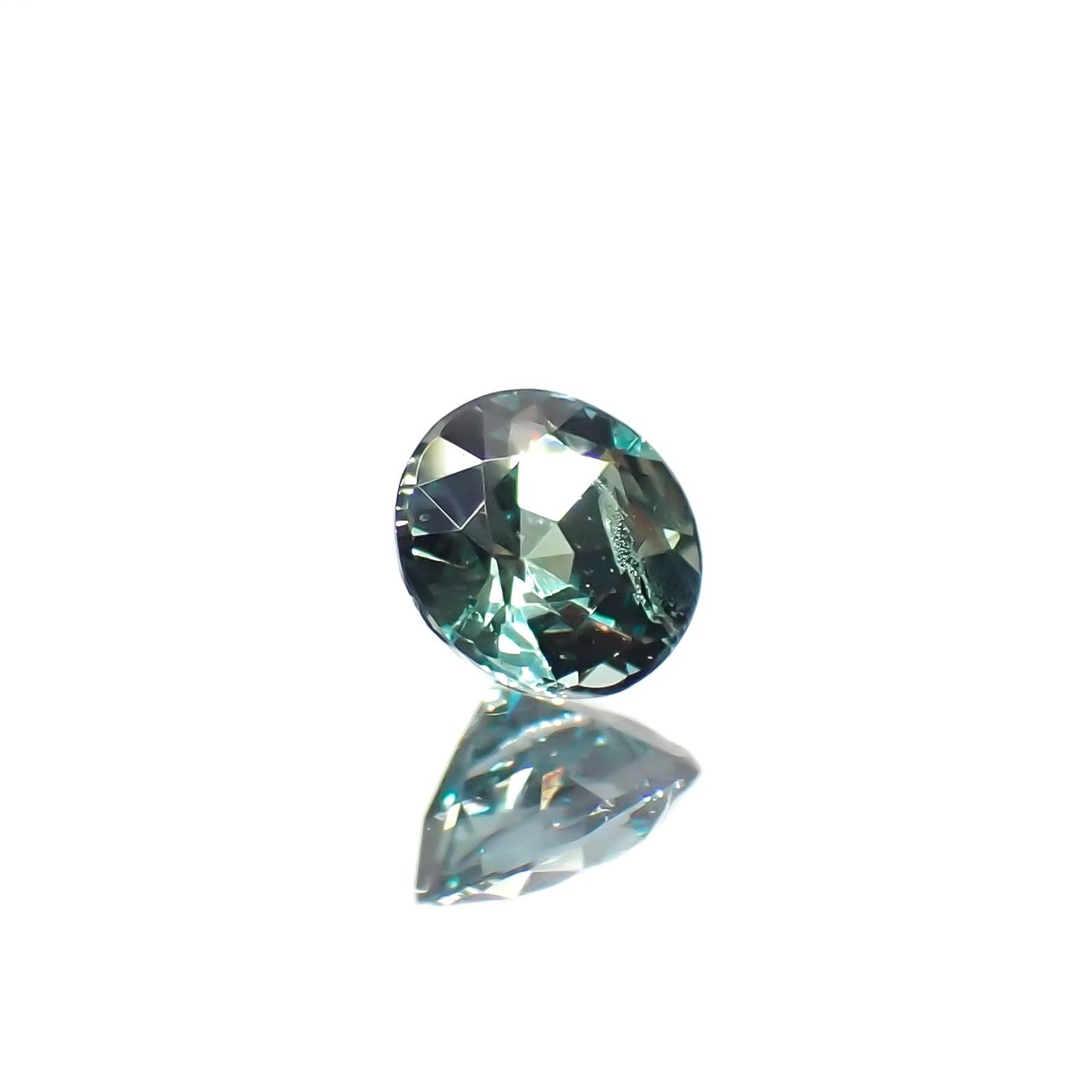 アレキサンドライト(宝石名アレキサンドライト)ブラジル産/EmeraldMains社製 0.141ct ソ付(彩珠)[231224615]3.2x3.2mm前後