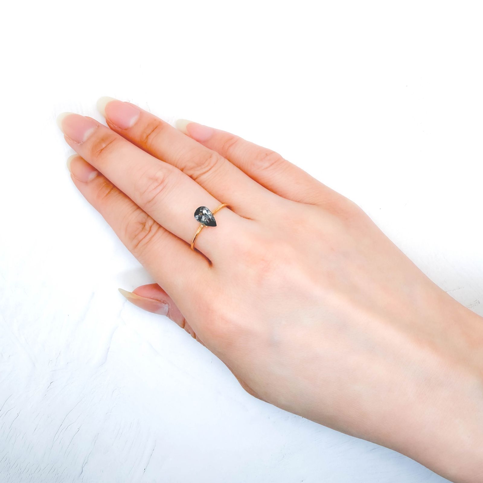 ブルーイッシュグレースピネル モザンビーク産 0.88ct / 8.1x5mm前後 [260632518]