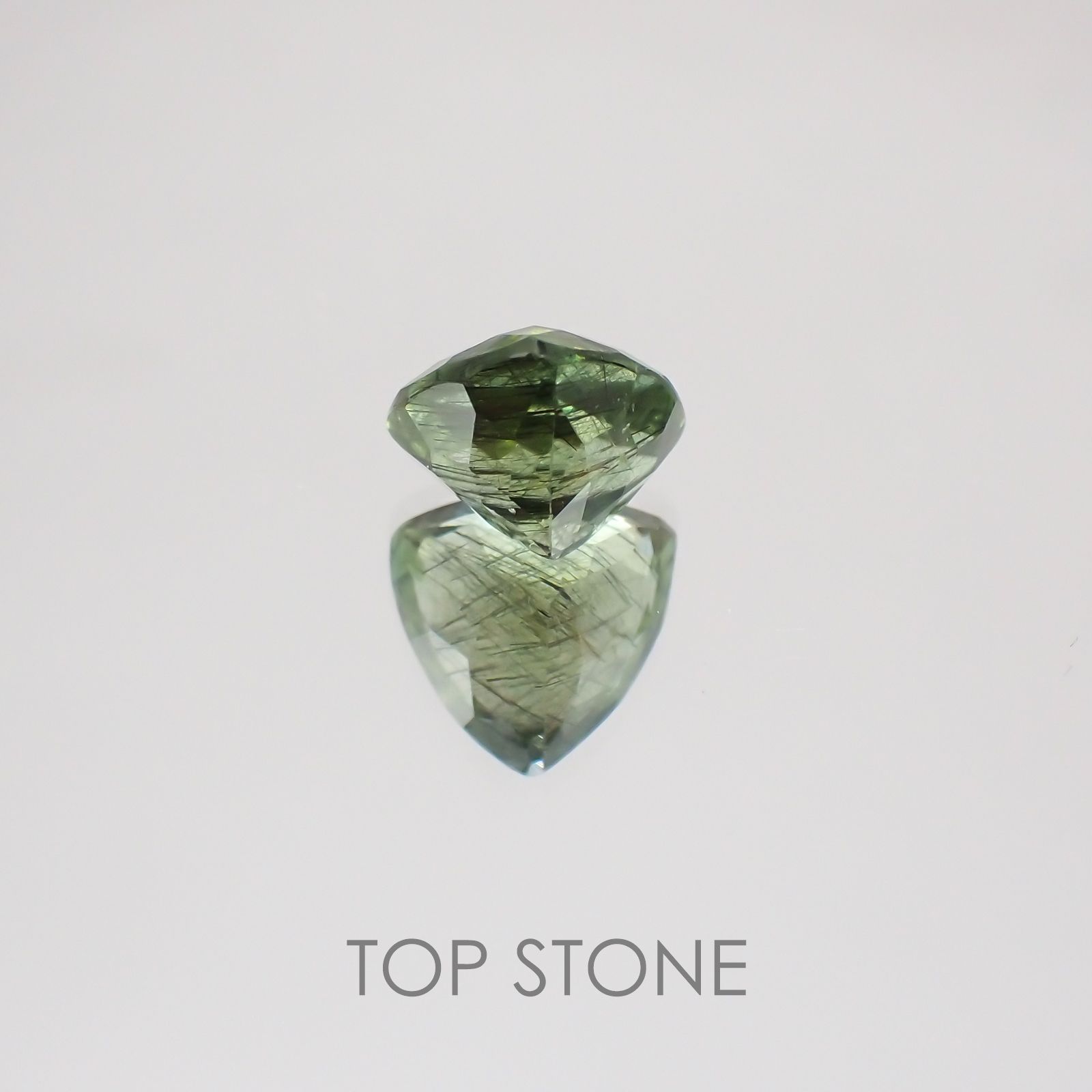 ルドウィジャイトインペリドット  パキスタン産 ルース 3.41ct[20128794]9.5×9.5mm前後