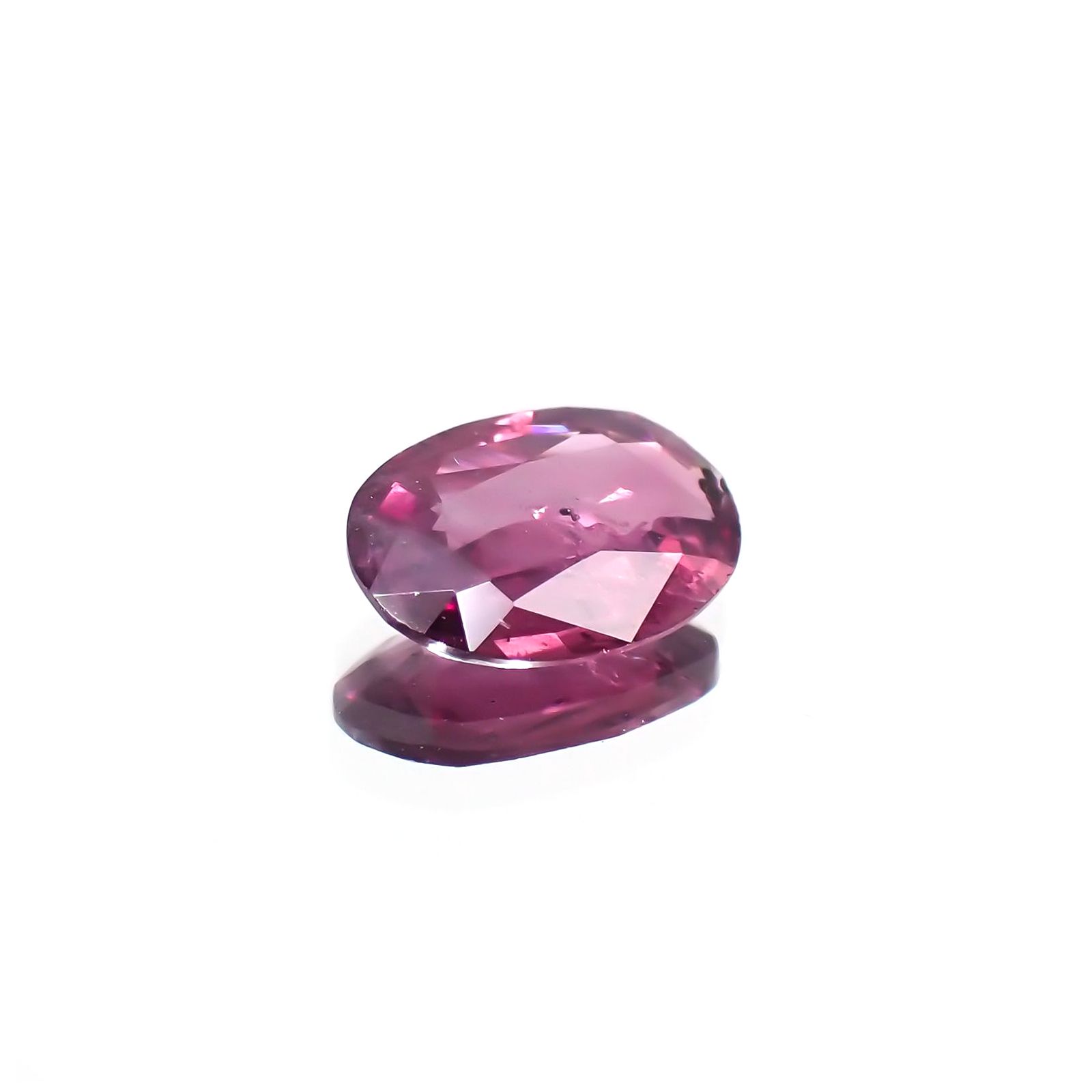 パープルサファイア(宝石名パープル・サファイア) カシミール産 ソ付(彩珠) 0.895ct / 7.8×5.6mm前後 [251010238]