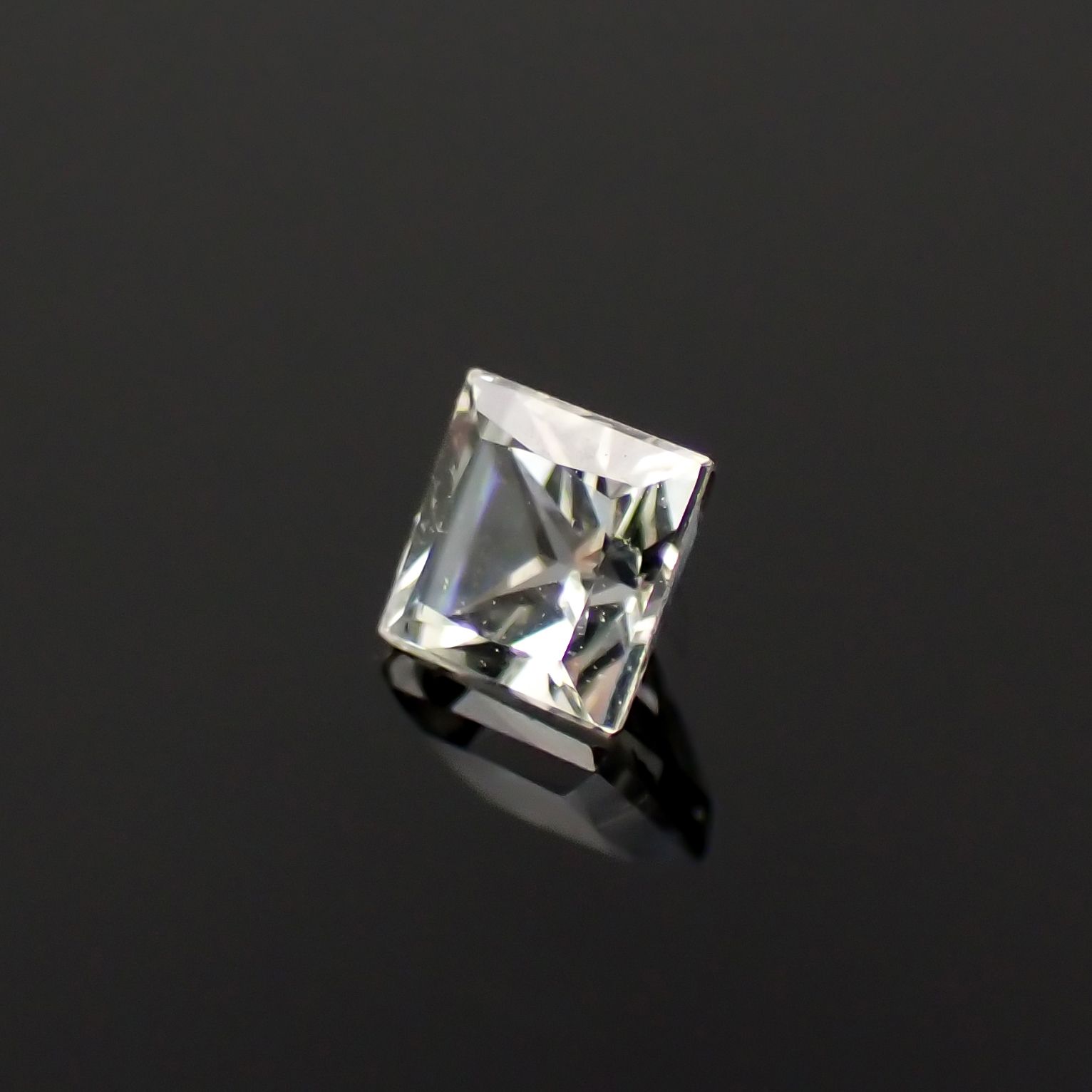 ◇プリンセスカット◇リューコガーネット ビルマ産 0.19ct[230923365]2.9x2.9mm前後