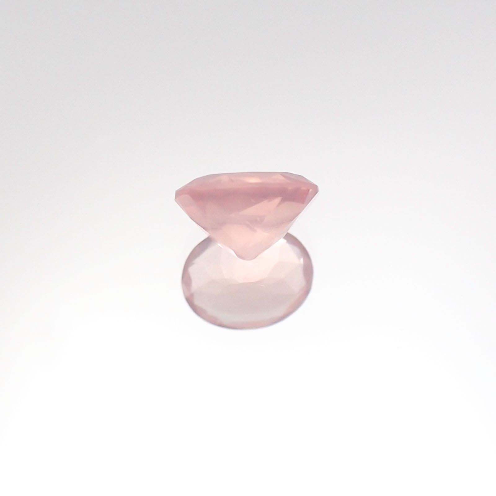 ディープローズクォーツ(宝石名ローズ・クォーツ)モザンビーク産 0.72ct 識別済[230722936]6.7x5.3mm前後