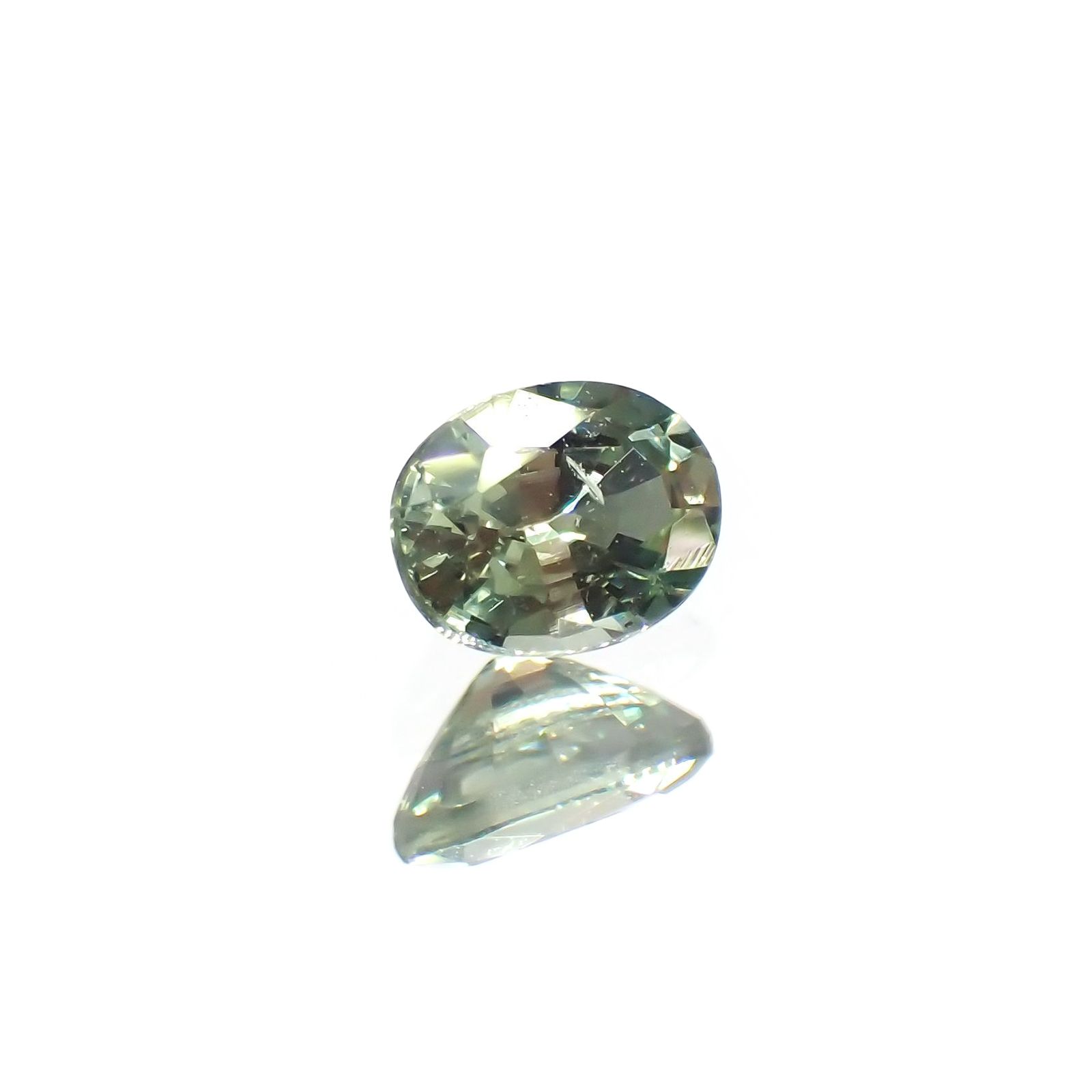 グリーンクリソベリル(宝石名クリソベリル)スリランカ/マダガスカル産 識別済 0.29ct / 4.3x3.4mm前後 [220114472]