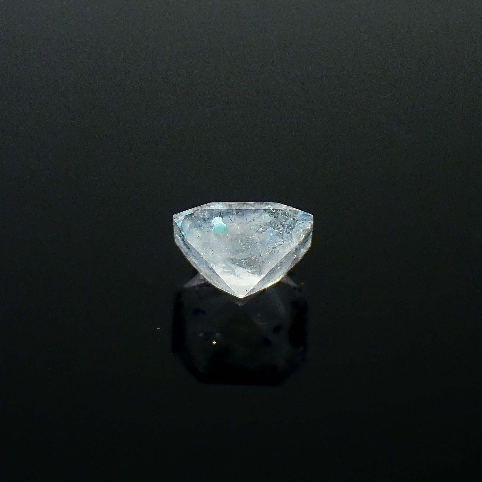 パライバクォーツ ブラジル産 1.62ct / 7.7x7.2mm前後 [260632500]