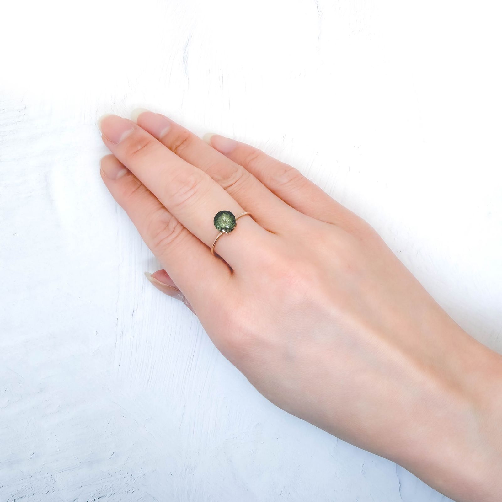 ルドウィジャイトインペリドット パキスタン産 1.59ct / 7x6.9mm前後 [260414222]