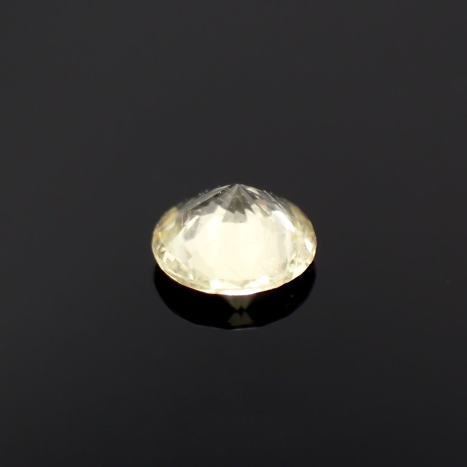 イエローダンビュライト(宝石名イエロー・ダンブライト)タンザニア産 識別済 0.092ct / 3x3mm前後 [260319630]