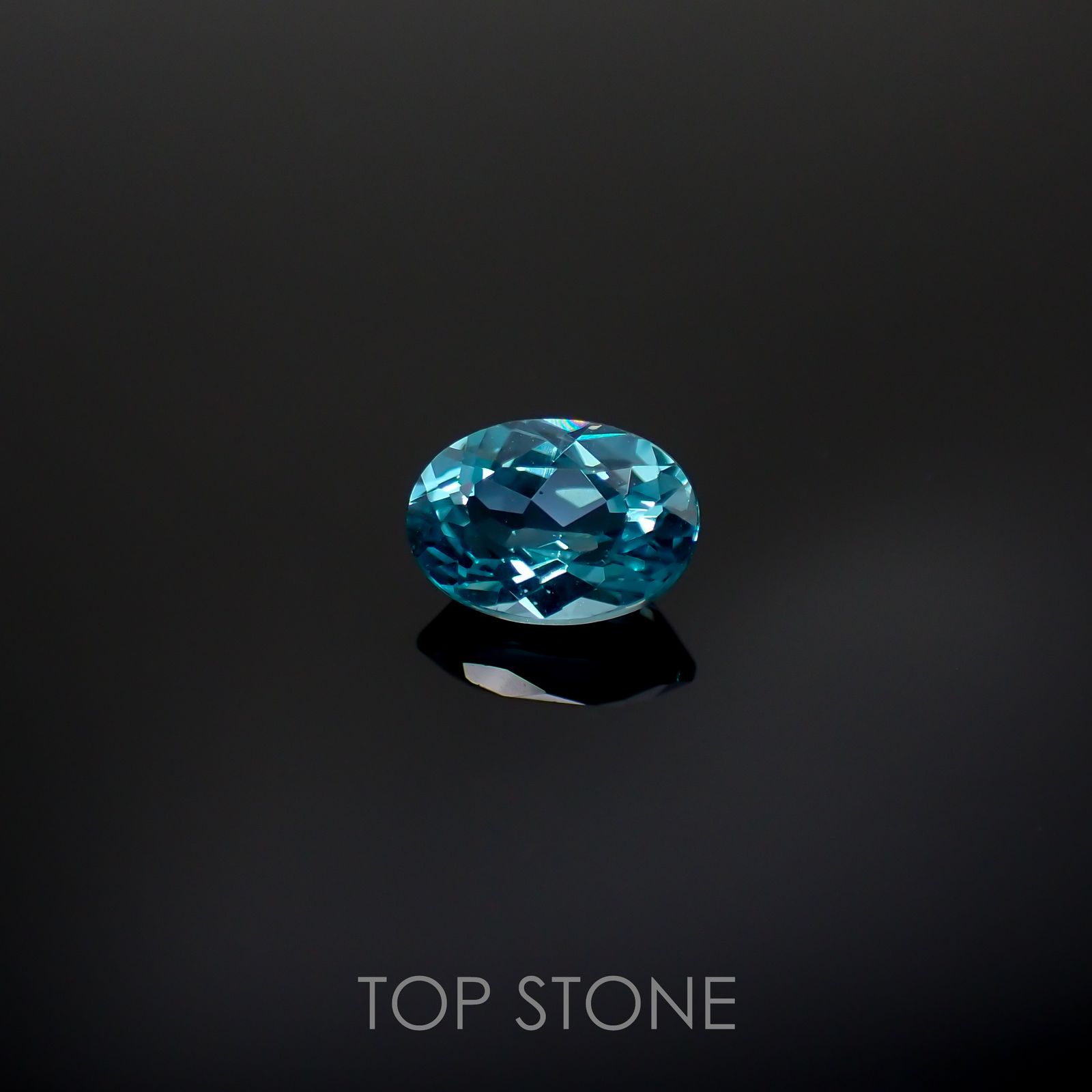 アパタイト(宝石名アパタイト)マダガスカル産 0.98ct 識別済[220616384]7.2x5.1mm前後
