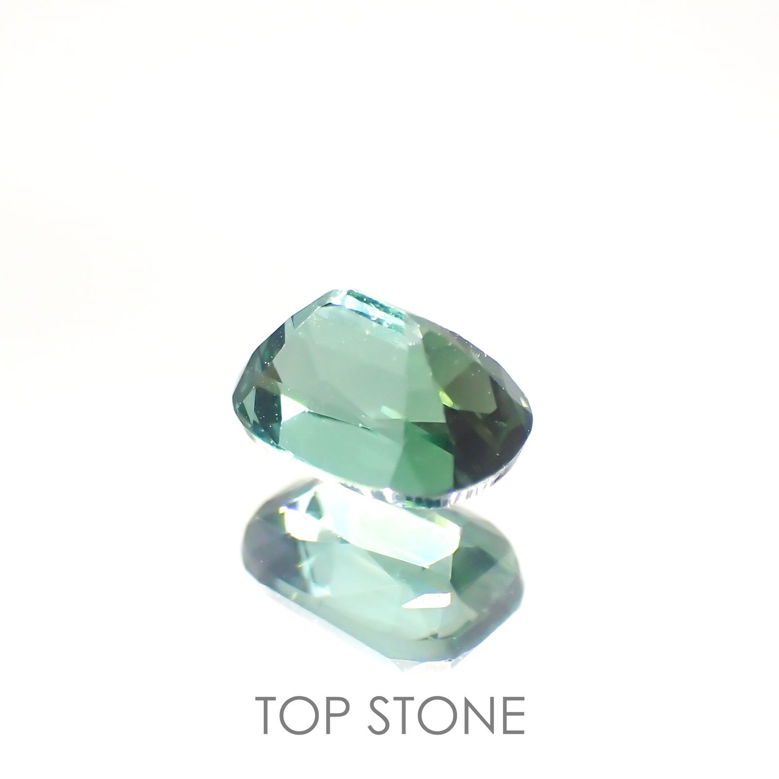 ブルーグリーントルマリン(宝石名グリーン・トルマリン) アフガニスタン産 0.61ct 識別済[211013587]5.8×4.1mm前後