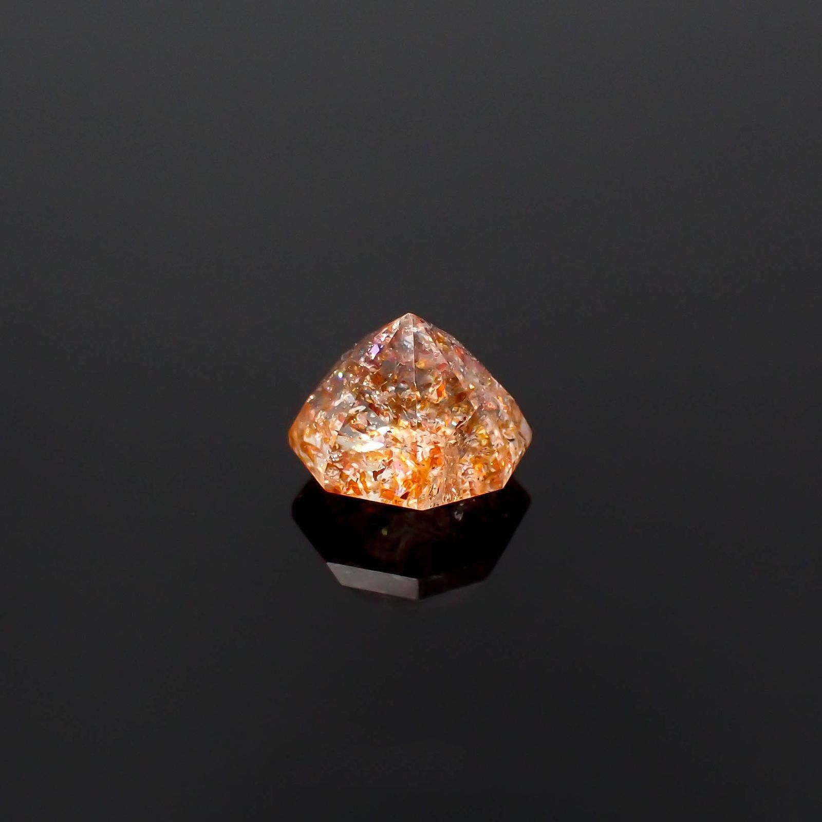◇オクタゴンカット◇イリュージョンサンストーン タンザニア産 0.62ct / 5.1x5mm前後 [230320951]