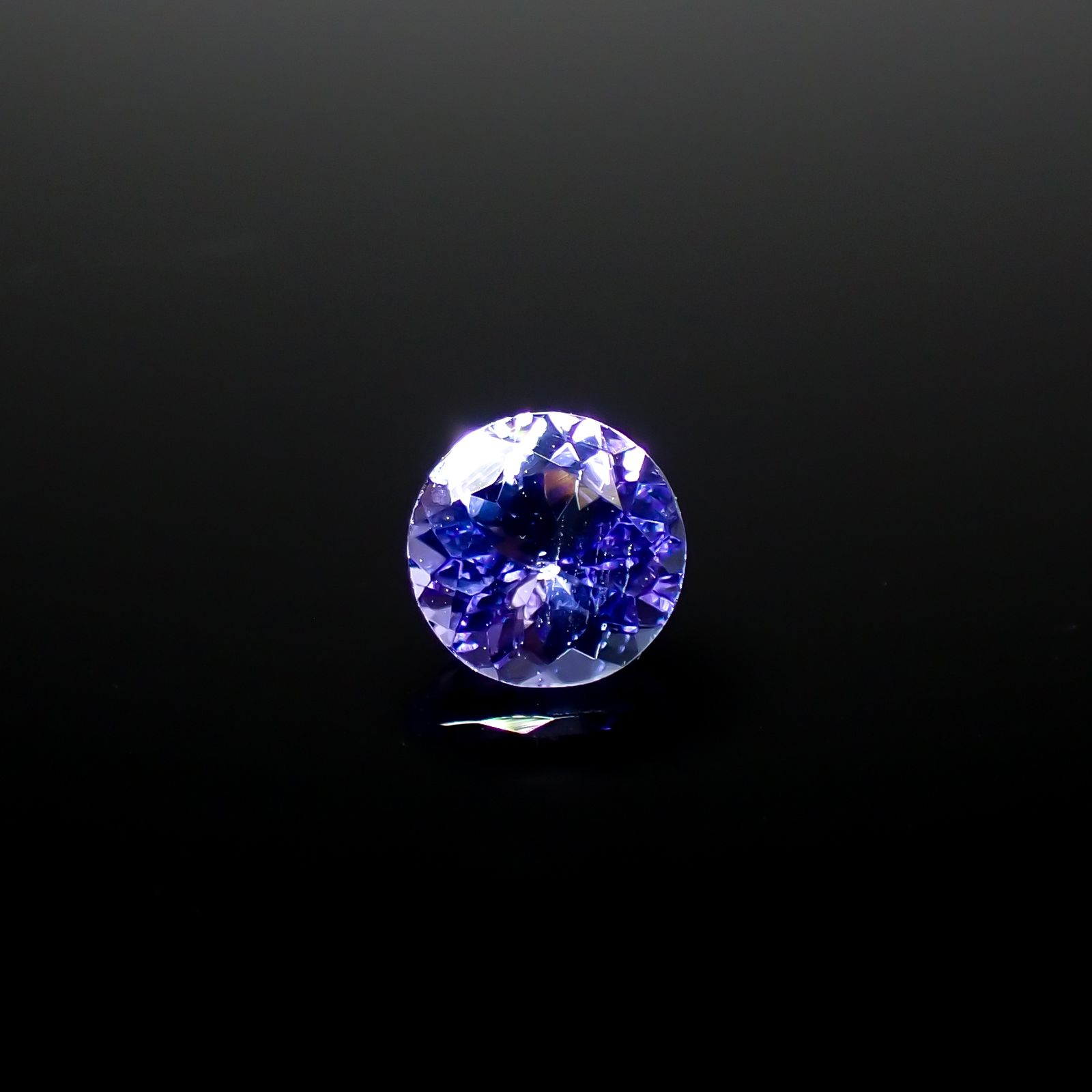 タンザナイト(宝石名タンザナイト)タンザニア産 0.67ct 識別済[240627882]5.6x5.6mm前後