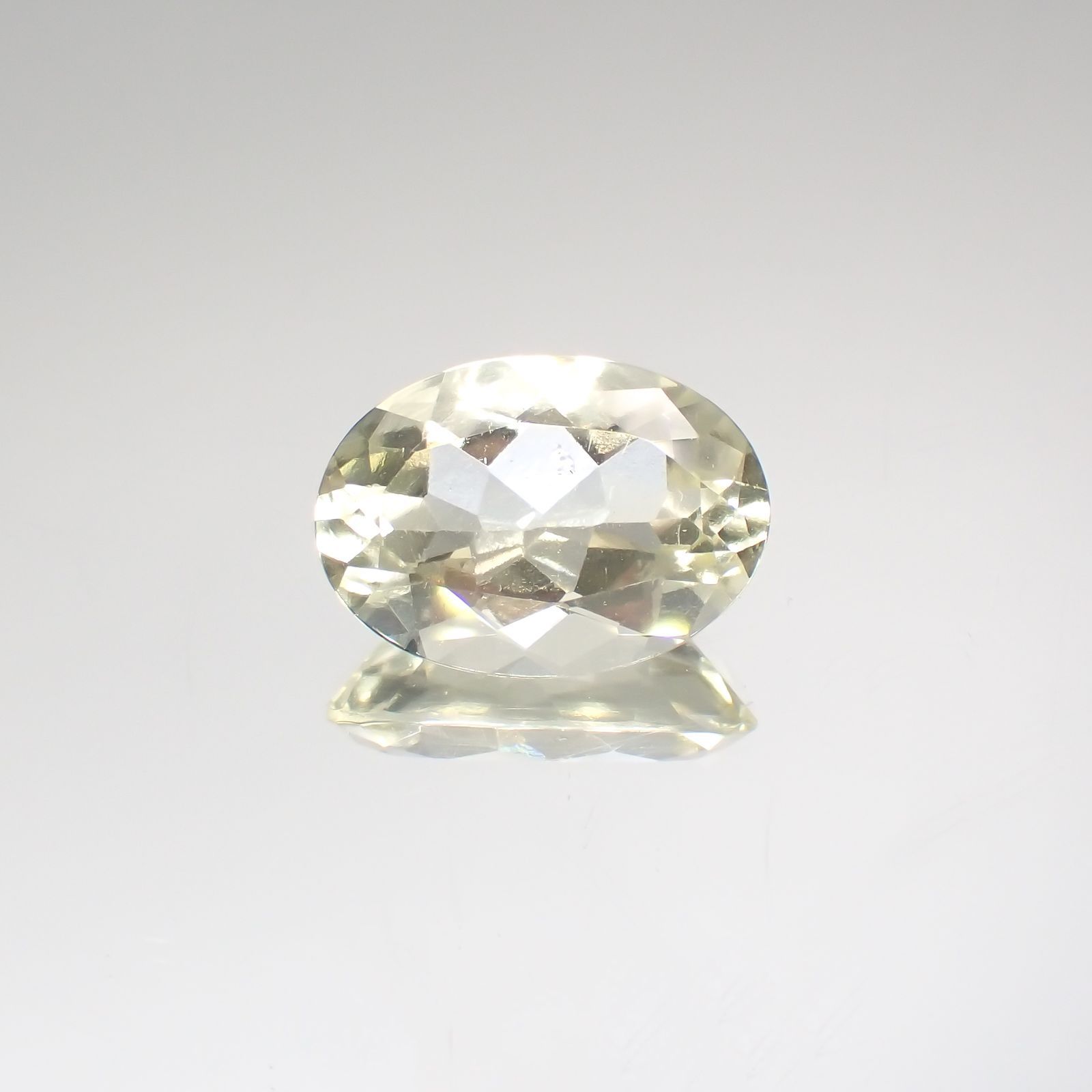 リビアングラス(宝石名インパクトガラス(衝撃溶融ガラス))発見地：エジプト・リビア砂漠 4.01ct 識別済[211213801]14.1x10mm前後