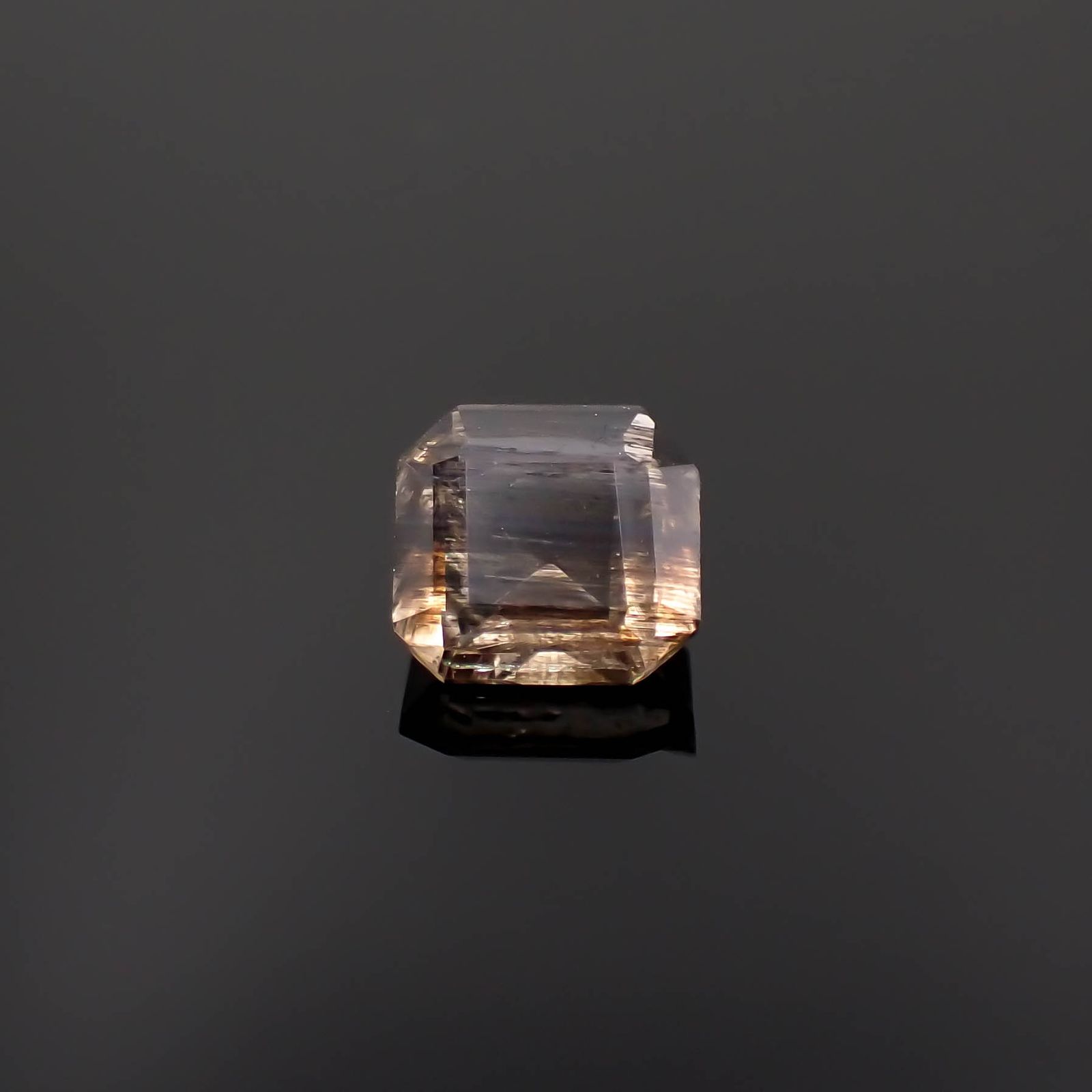 レインボースキャポライト ブラジル産 0.74ct[230320922]5.9x5.9mm前後