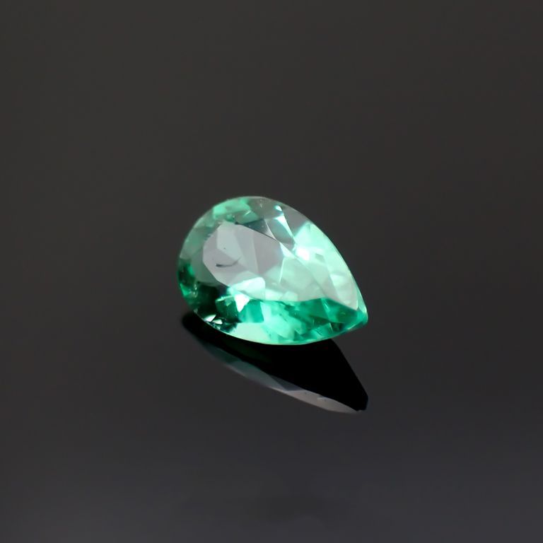 パライバトルマリン(宝石名トルマリン/別名パライバ・トルマリン)ブラジル・パライバ州バターリャ鉱山産 0.17ct 識別済[221018811]4.8x3mm前後