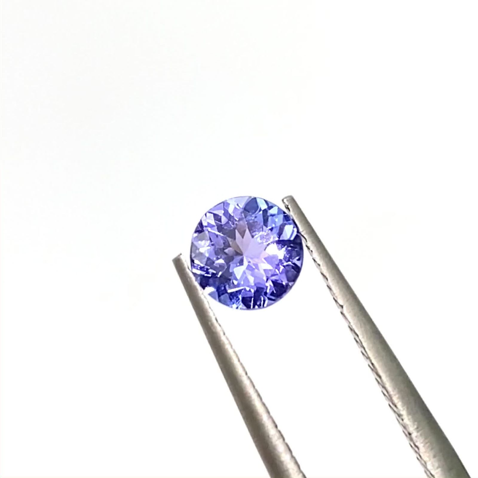 タンザナイト(宝石名タンザナイト)タンザニア産 識別済 0.62ct / 5.6x5
