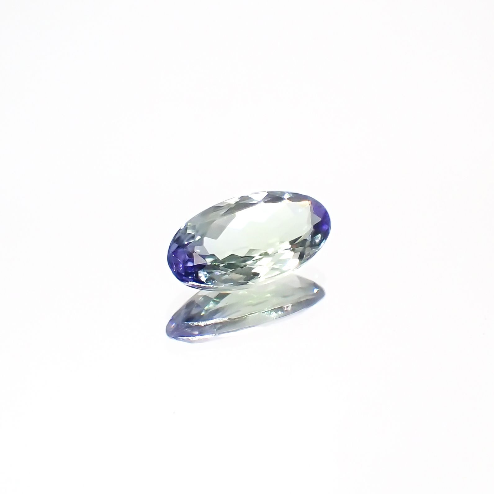 バイカラータンザナイト(宝石名タンザナイト/ゾイサイト)タンザニア産 1.31ct 識別済[231224647]10.1x5.2mm前後