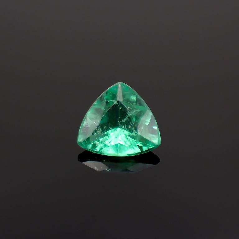 パライバトルマリン(宝石名トルマリン/別名パライバ・トルマリン)ブラジル・パライバ州バターリャ鉱山産 0.29ct 識別済[221018808]4.6x5mm前後