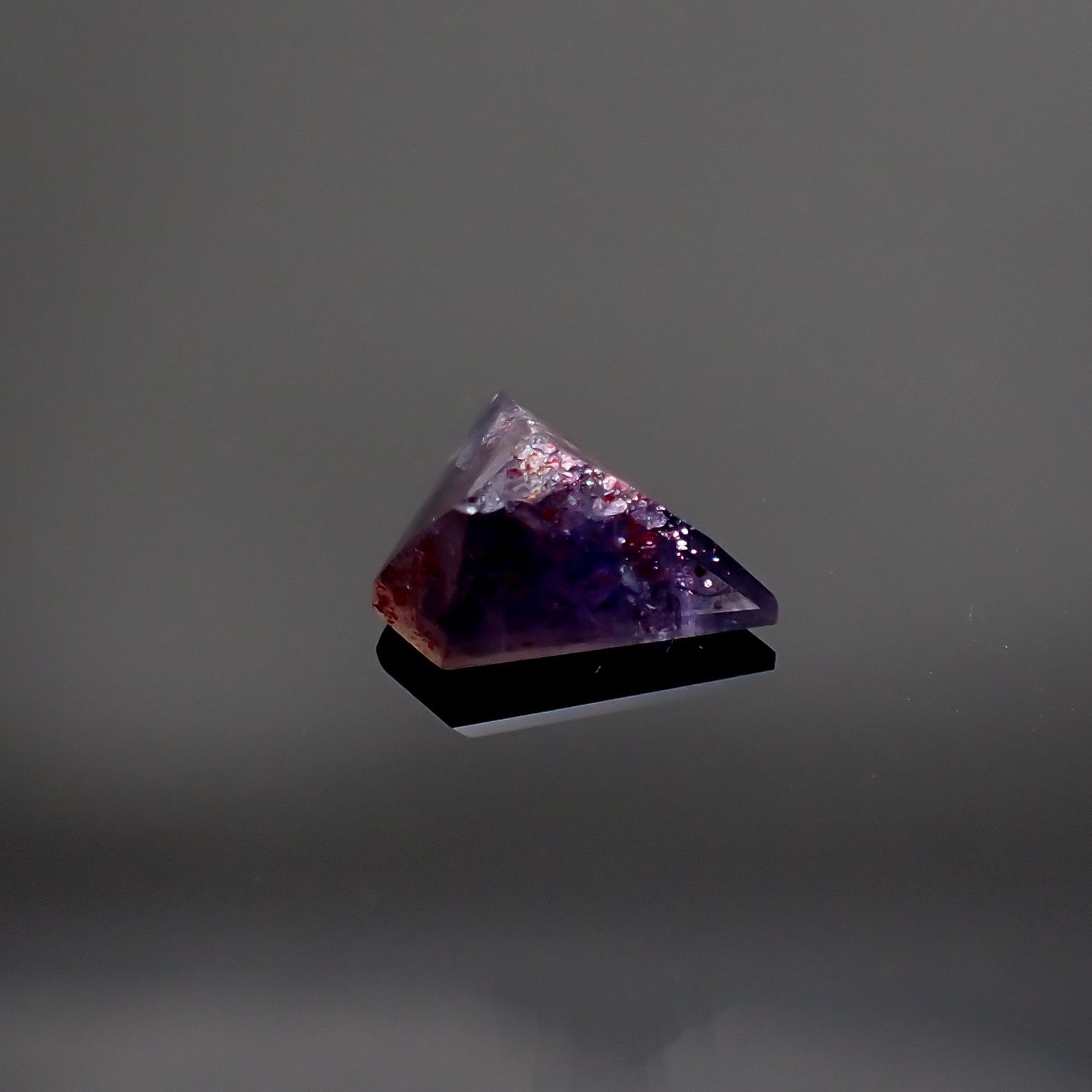 ◇カスタムカット◇アイオライトサンストーン(宝石名アベンチュリン・アイオライト) インド/ブラジル産 1.228ct ソ付(彩珠)[210711617]6.7×9.9mm前後