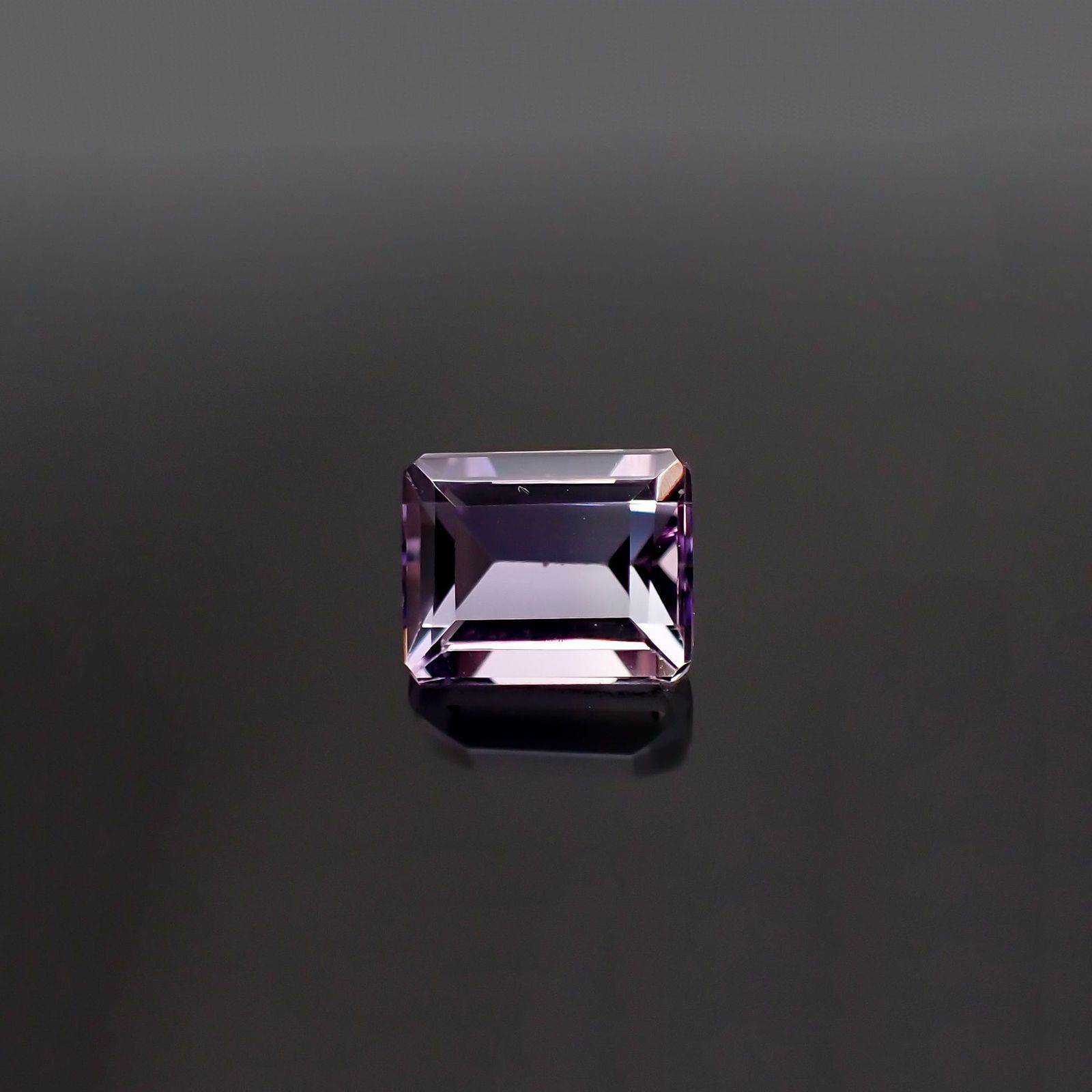 アワーグラスアメジスト(宝石名バイカラー・クォーツ) モロッコ産 1.76ct 識別済[210812318]7.8×6.1mm前後