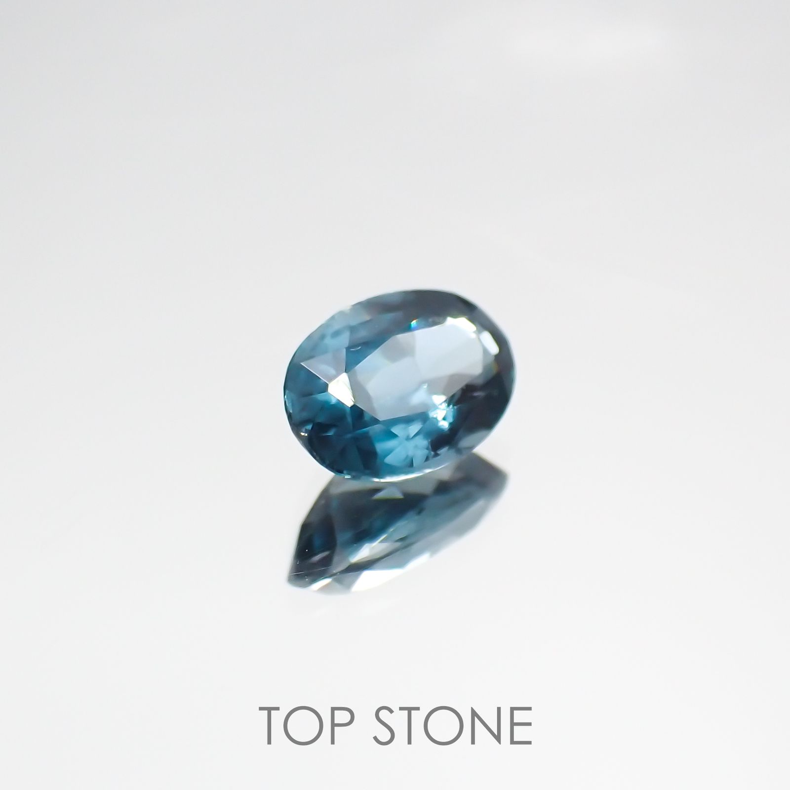 オーシャンブルーカイヤナイト ネパール産 ルース 0.58ct[210711422]6.2×4.1mm前後