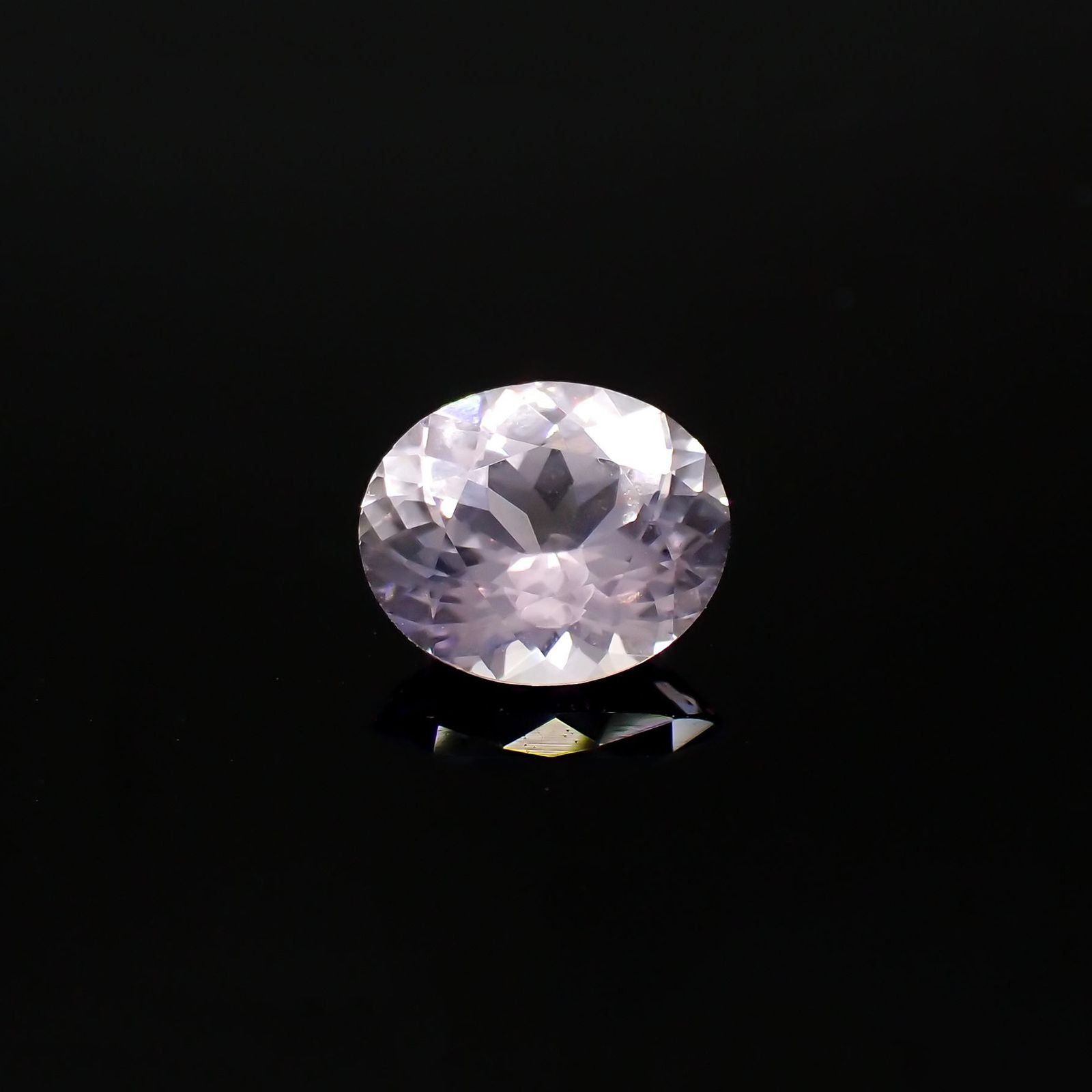 ラベンダーサファイア(宝石名サファイア)スリランカ/マダガスカル産 0.61ct 識別済[250817482]5.8x4.9mm前後