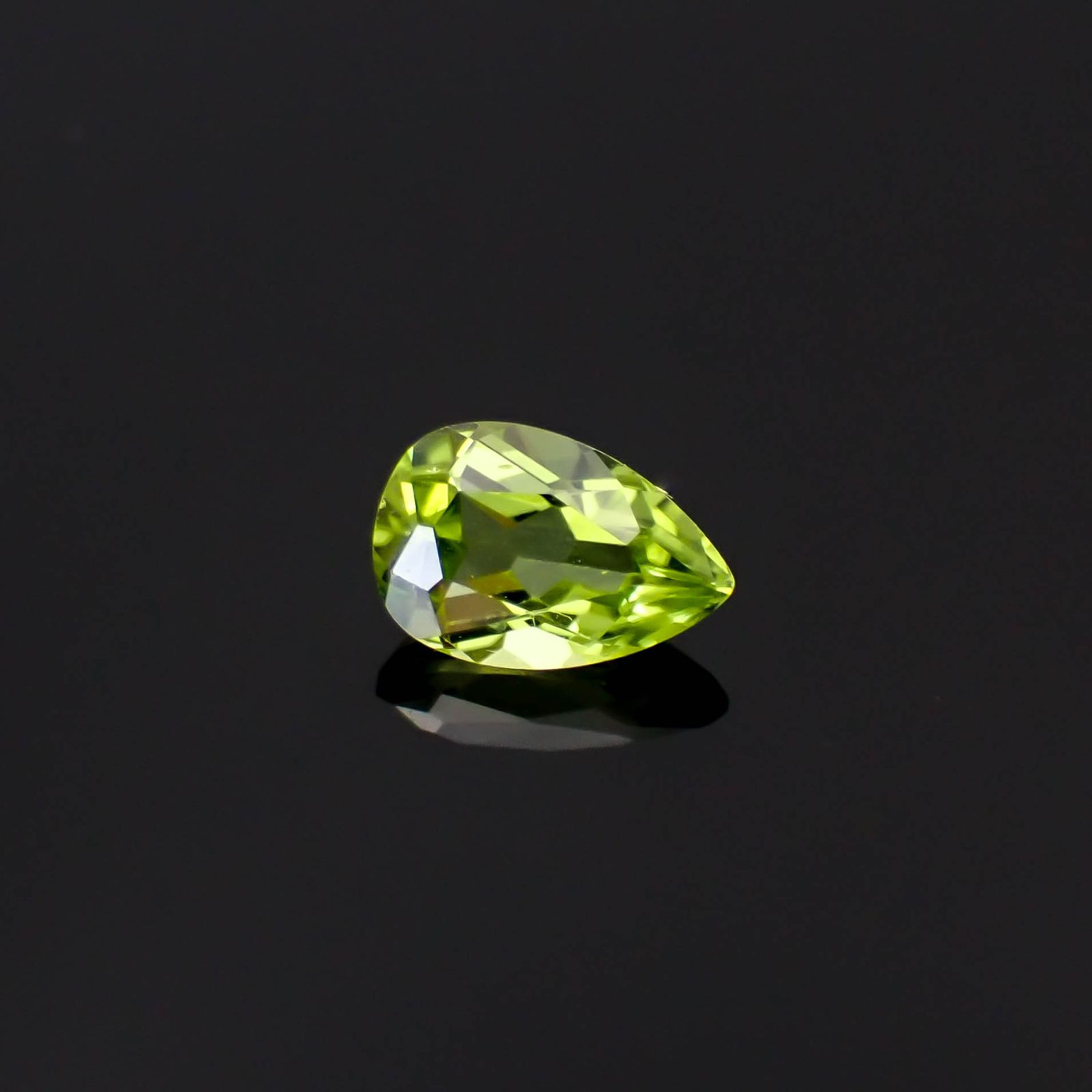 ペリドット 中国産 1.42ct [250330114]8.9x6mm前後