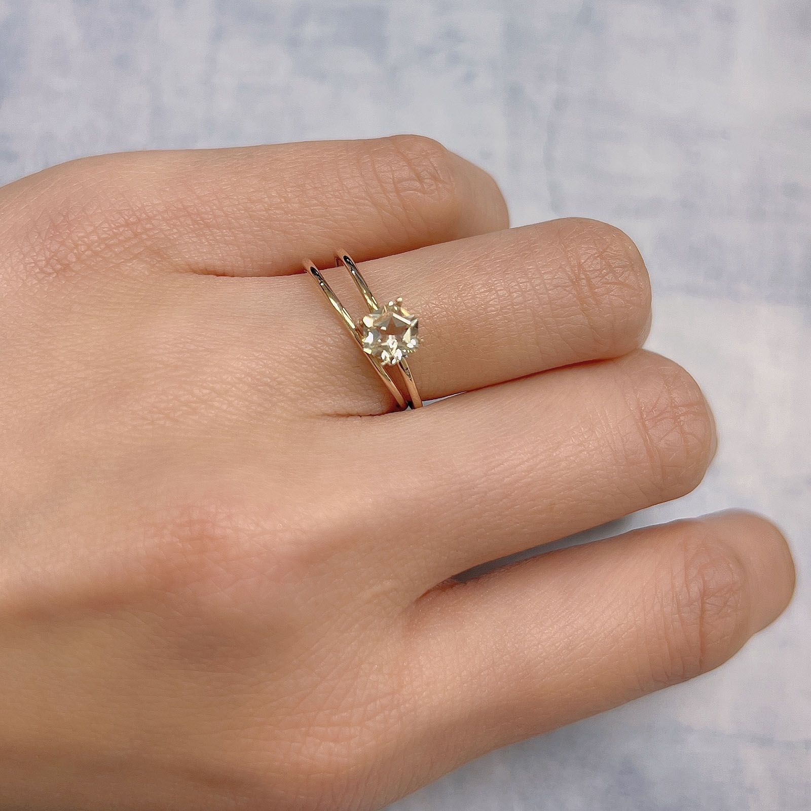 ◇ヘキサゴンカット◇オレゴンサンストーンSA(宝石名ラブラドライト) アメリカ・オレゴン州産 0.49ct 識別済[21019535]5.1×5.1mm前後