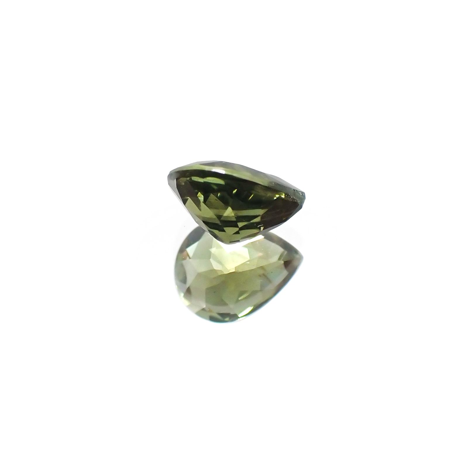 ゴールドシーンサファイア 非加熱(宝石名シーン・サファイア)ケニア産 識別済 0.89ct / 6.6x5.1mm前後 [231124074]