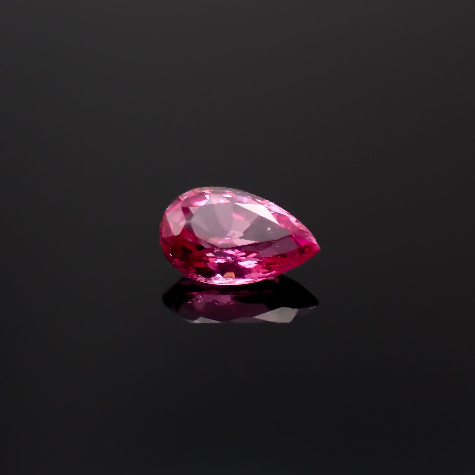 ホットピンクスピネル タンザニア産 0.23ct[231224511]4.8x3mm前後