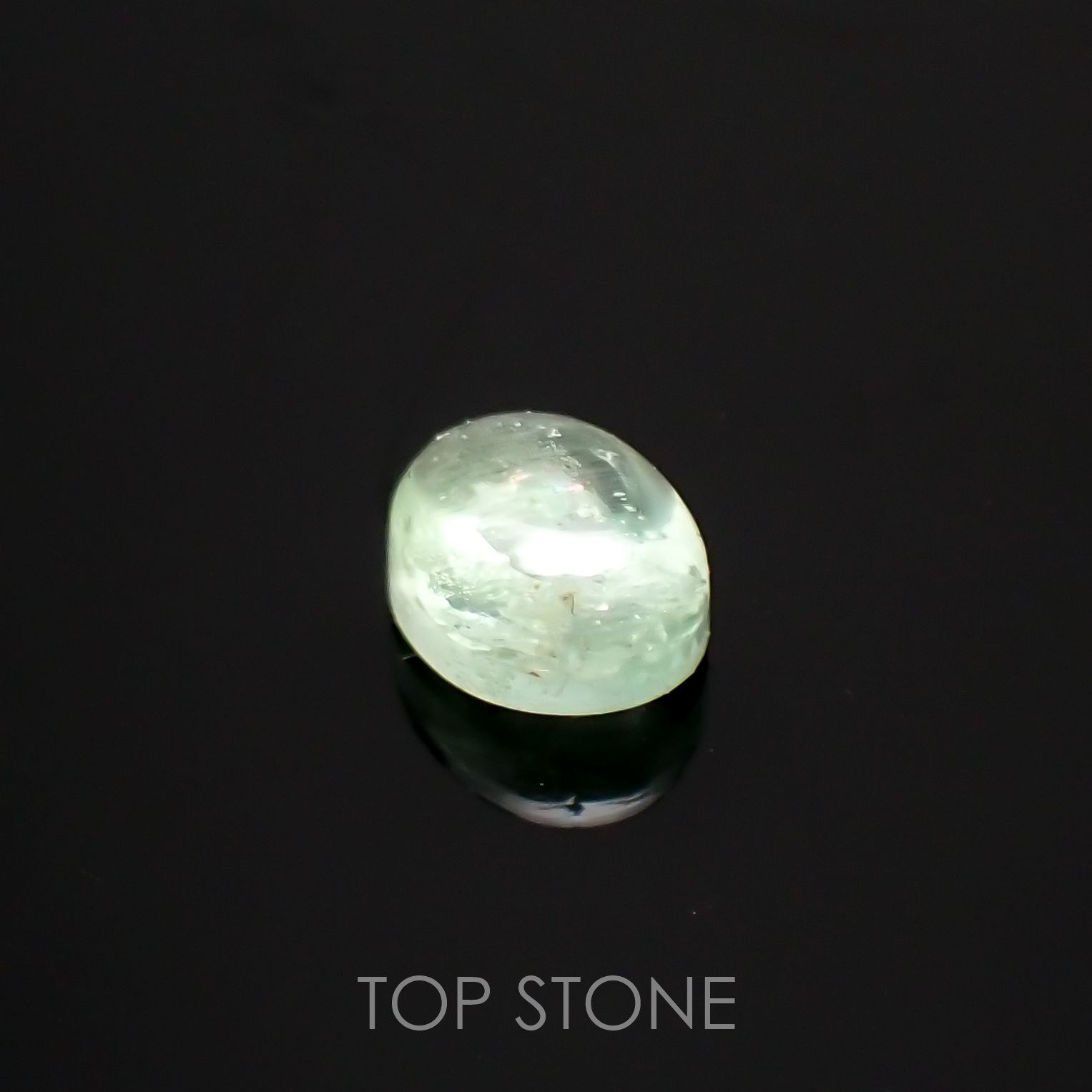 バナジウムコーネルピン(宝石名コーネルピン)タンザニア・タンガ州産 0.59ct 識別済[220115557]4.9x3.9mm前後