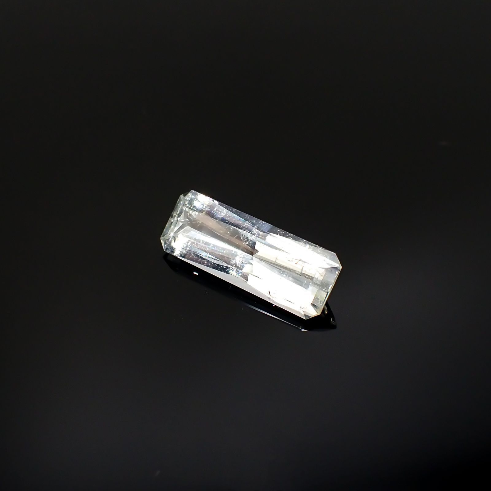 ジェレメジェバイト(宝石名エレメジェバイト)ナミビア産 3.221ct ソ付(彩珠)[220616458]16x5.8mm前後