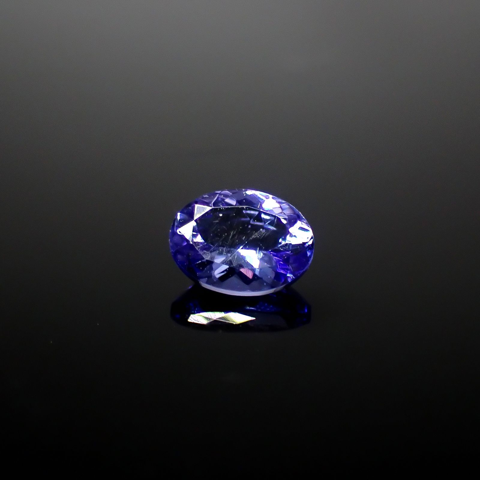 タンザナイト(宝石名タンザナイト) タンザニア産 0.87ct 識別済[210610068]6.9×5.2mm前後