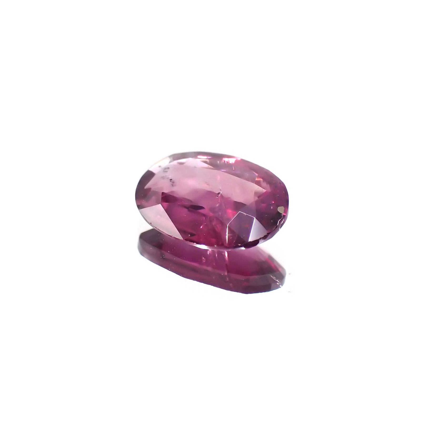 パープルサファイア(宝石名パープル・サファイア) カシミール産 ソ付(彩珠) 0.895ct / 7.8×5.6mm前後 [251010238]