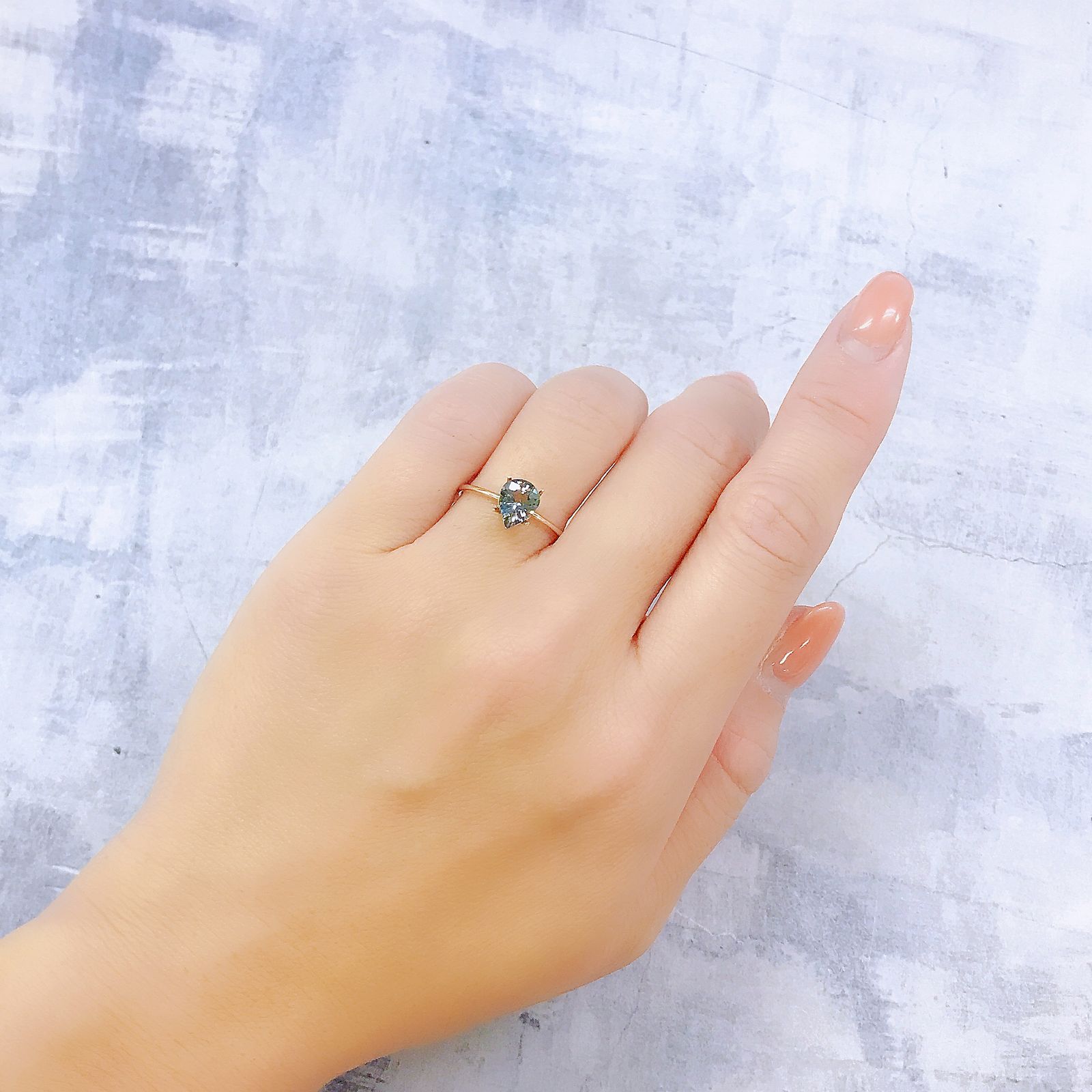 バイカラータンザナイト(宝石名タンザナイト)タンザニア産 0.96ct 識別済[220917743]7.6x5.8mm前後