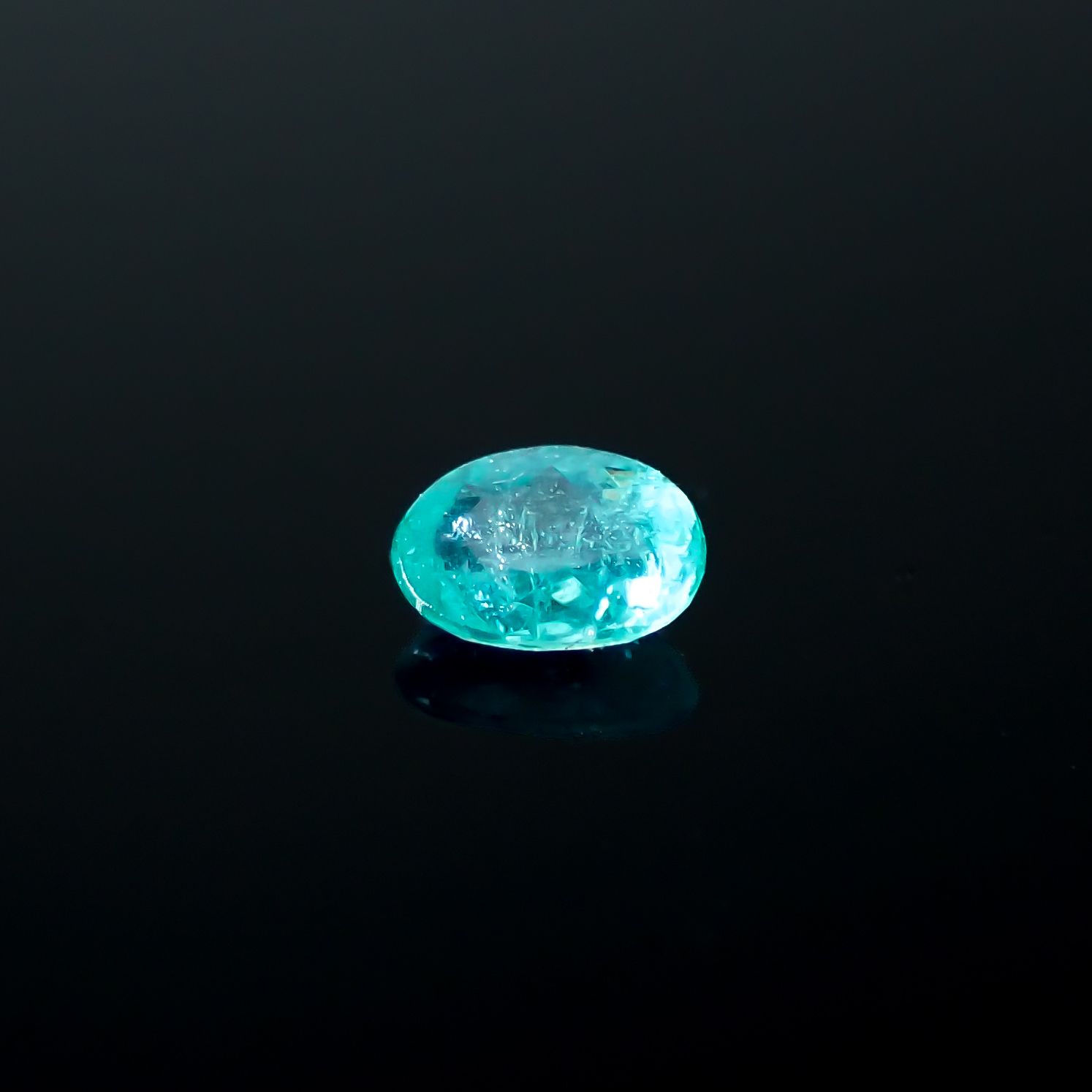 パライバトルマリン ブラジル・パライバ州バターリャ鉱山産 0.085ct[240125591]3.3x2.5mm前後