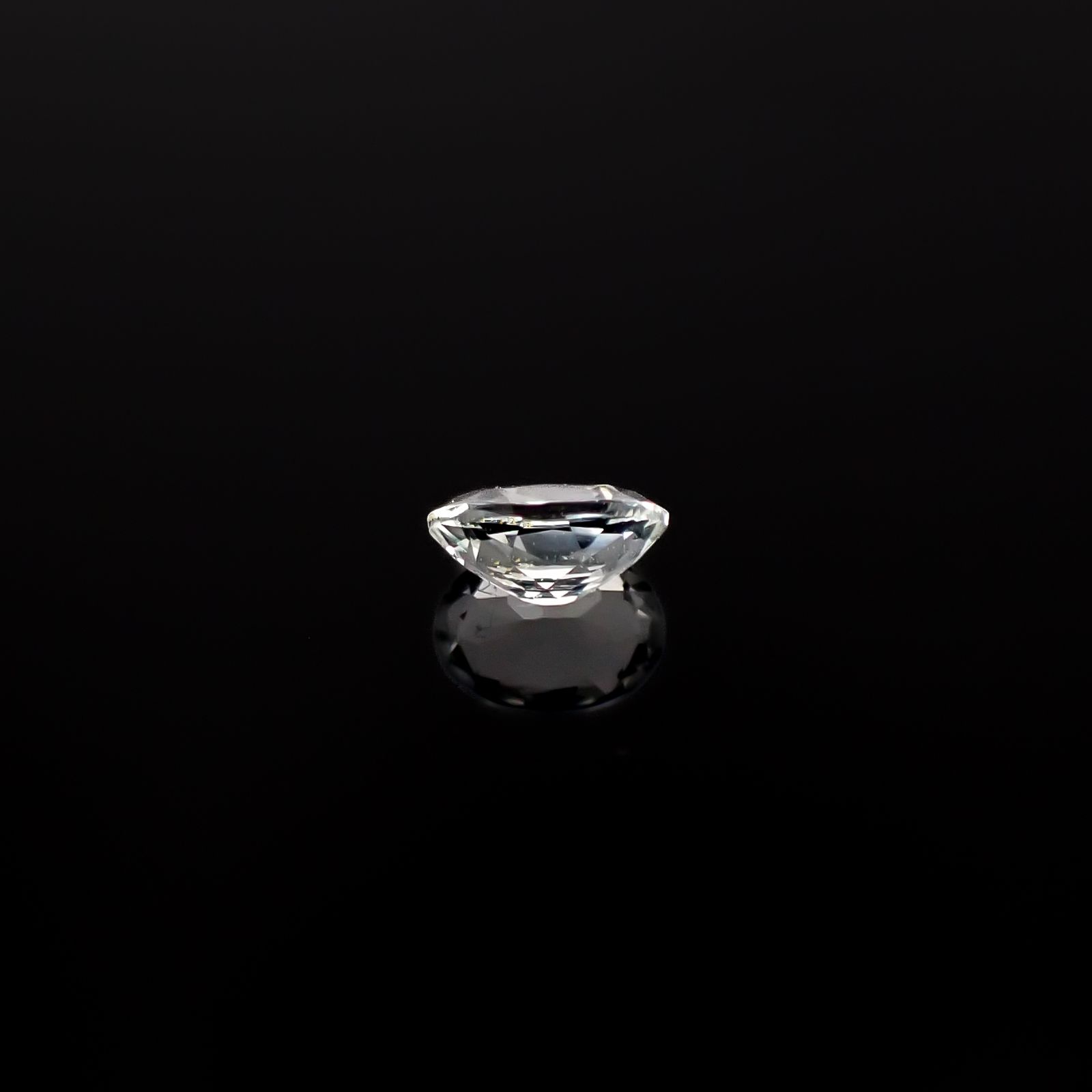 アクロアイト ナイジェリア産 0.24ct / 4.7x3.4mm前後 [251231362]