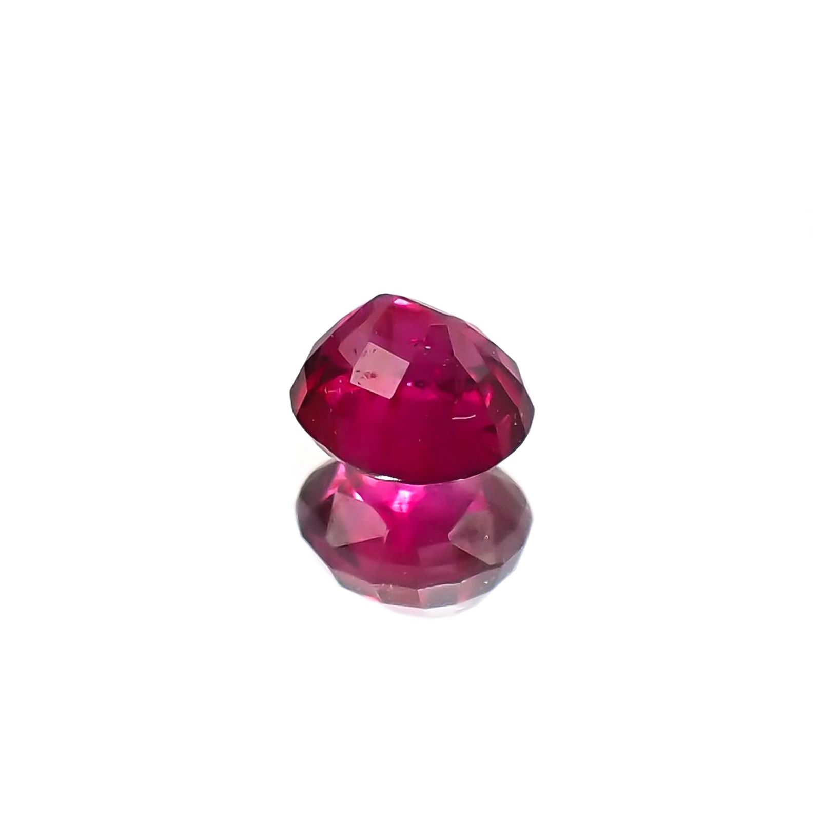 ルビー 非加熱(宝石名ルビー) マダガスカル産 識別済 0.29ct / 3.8x3.4mm前後 [210711738]