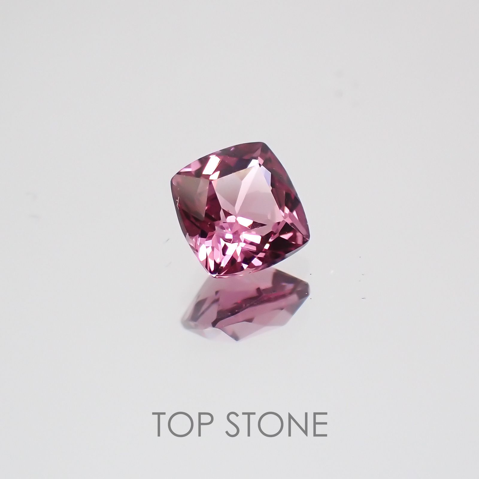 カラーチェンジマラヤガーネット タンザニア産 ルース 0.5ct[21029653]4.4×4.4mm前後