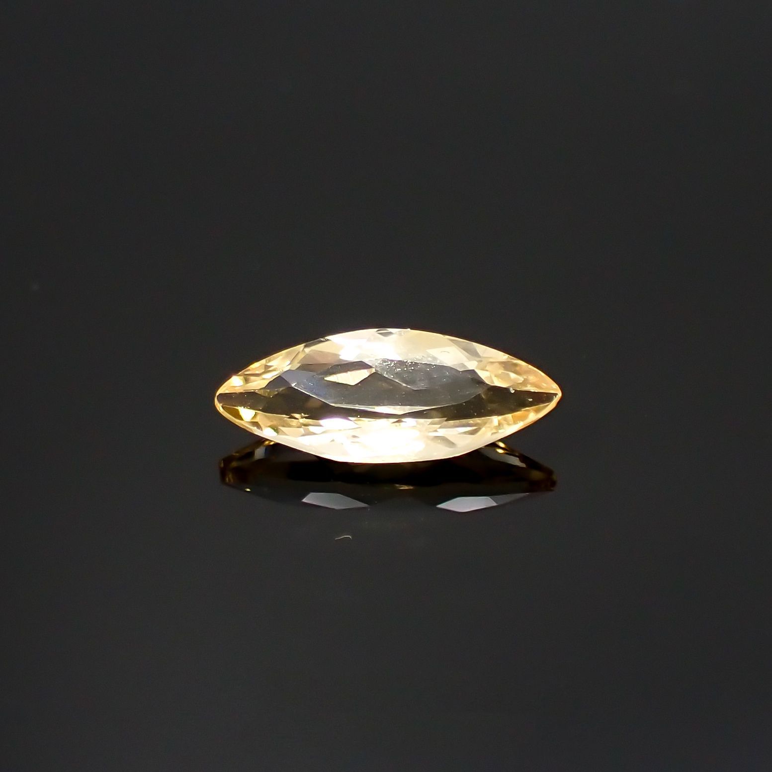 インペリアルトパーズ(宝石名トパーズ)ブラジル産 0.89ct 識別済[220114963]10.5x4.2mm前後