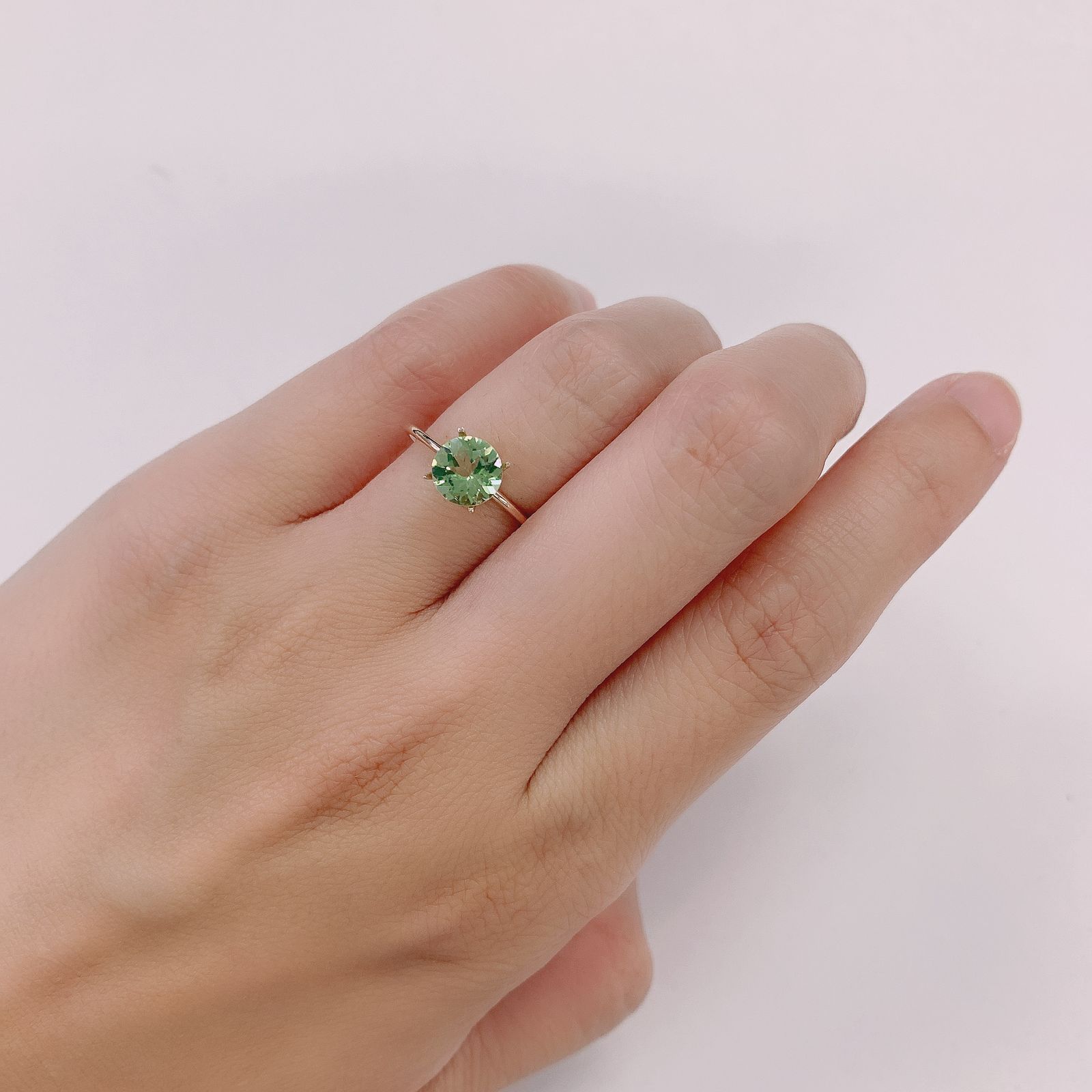 ペリドット(宝石名ペリドット) パキスタン産 1.04ct 識別済[210813073]6.4×6.4mm前後