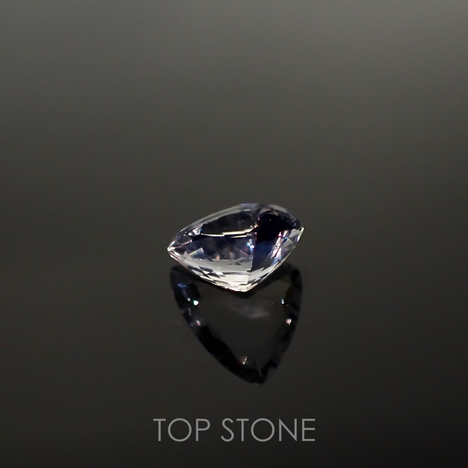 レインボームーンストーン(宝石名ラブラドライト) マダガスカル産 1.145ct ソ付(彩珠)[210712185]7.1×8.3mm前後