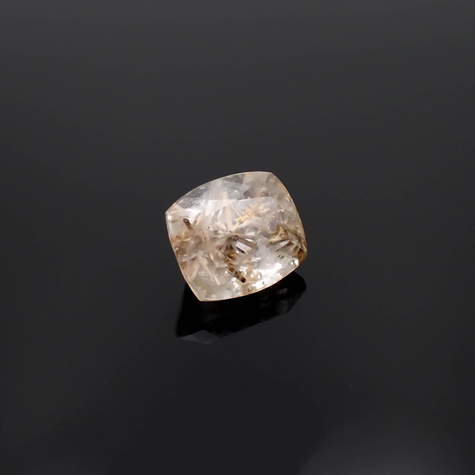 ヘデンベルジャイトインクォーツ インドネシア産 4.34ct