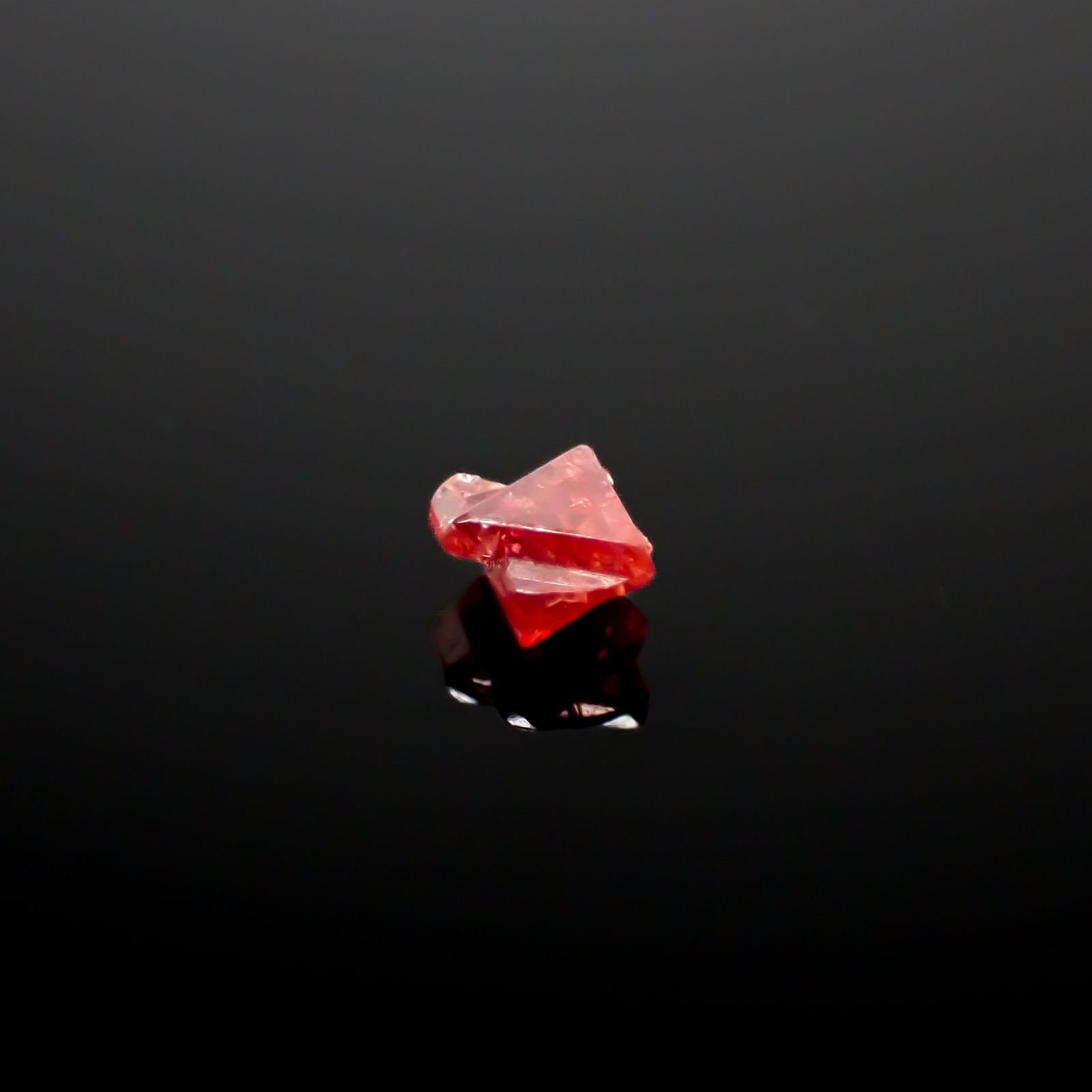 ツインクリスタルスピネル(スピネル式双晶) 原石 ビルマ産 0.12ct[240628430]3.2x3mm前後