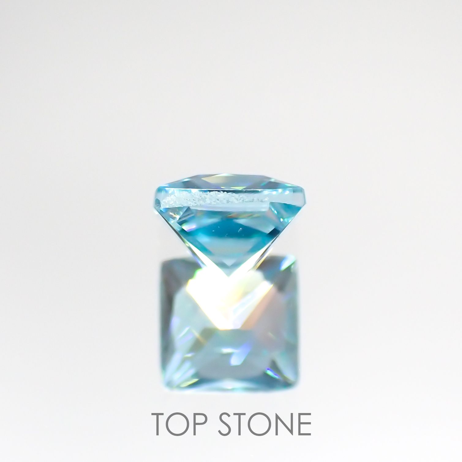◇プリンセスカット◇ブルージルコン(宝石名ジルコン) カンボジア産 0.95ct 識別済[210913434]5×4.9mm前後