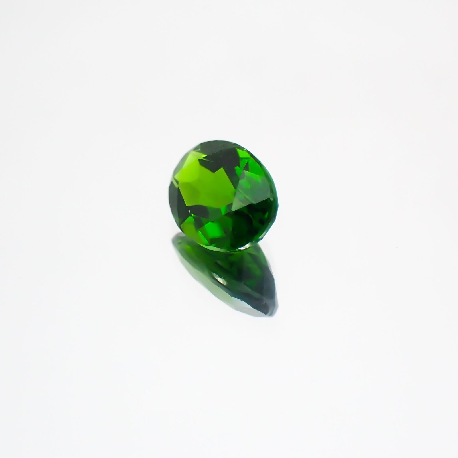 クロムダイオプサイド(宝石名クロム・ダイオプサイド)ロシア産 0.83ct 識別済[231124298]7.2x5mm前後