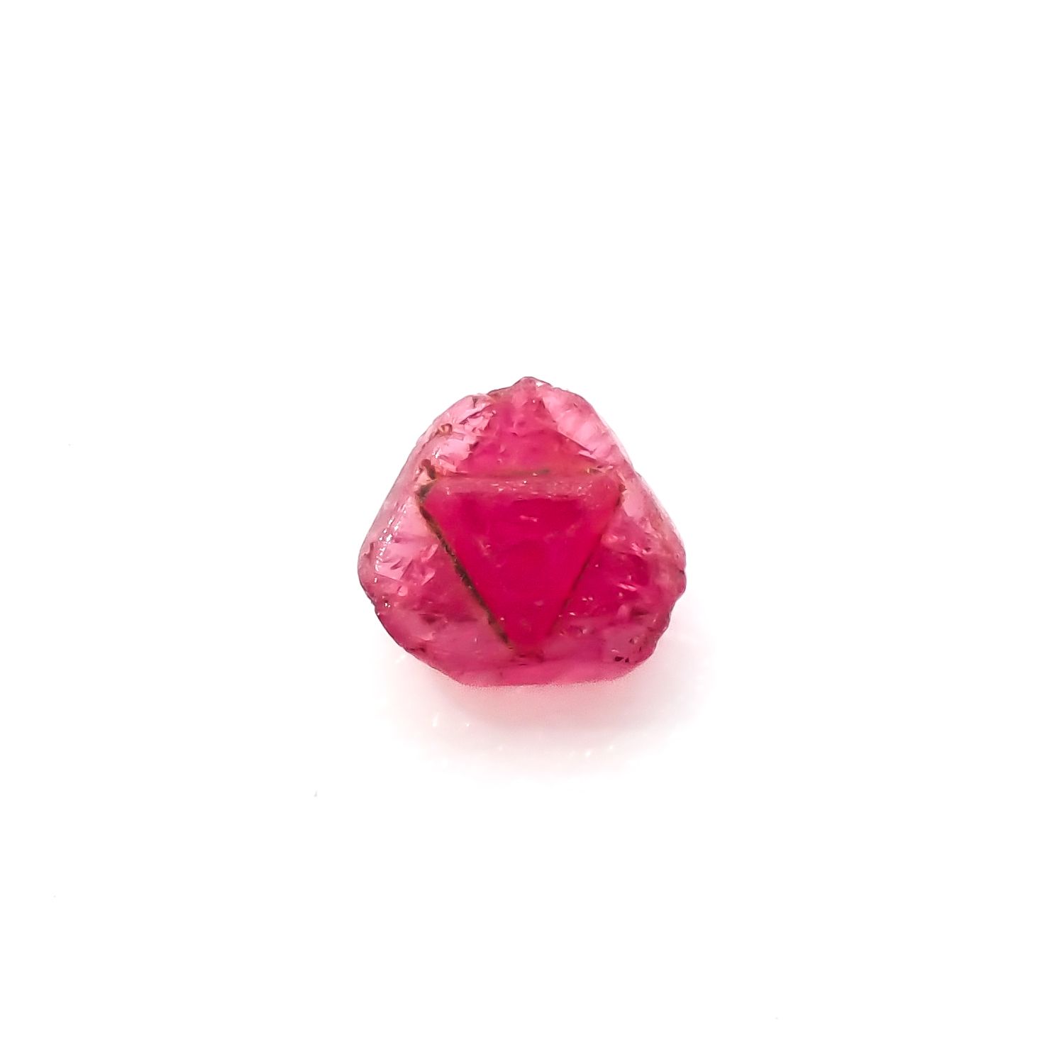 ツインクリスタルスピネル(スピネル式双晶）原石 ビルマ産 0.068ct[231124054]2.7x2.8mm前後