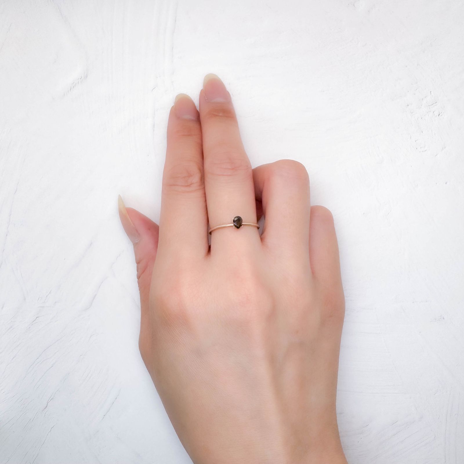ゴールドシーンサファイア 非加熱(宝石名シーン・サファイア) ケニア産 0.25ct 識別済[250712074]4.1×3.1mm前後